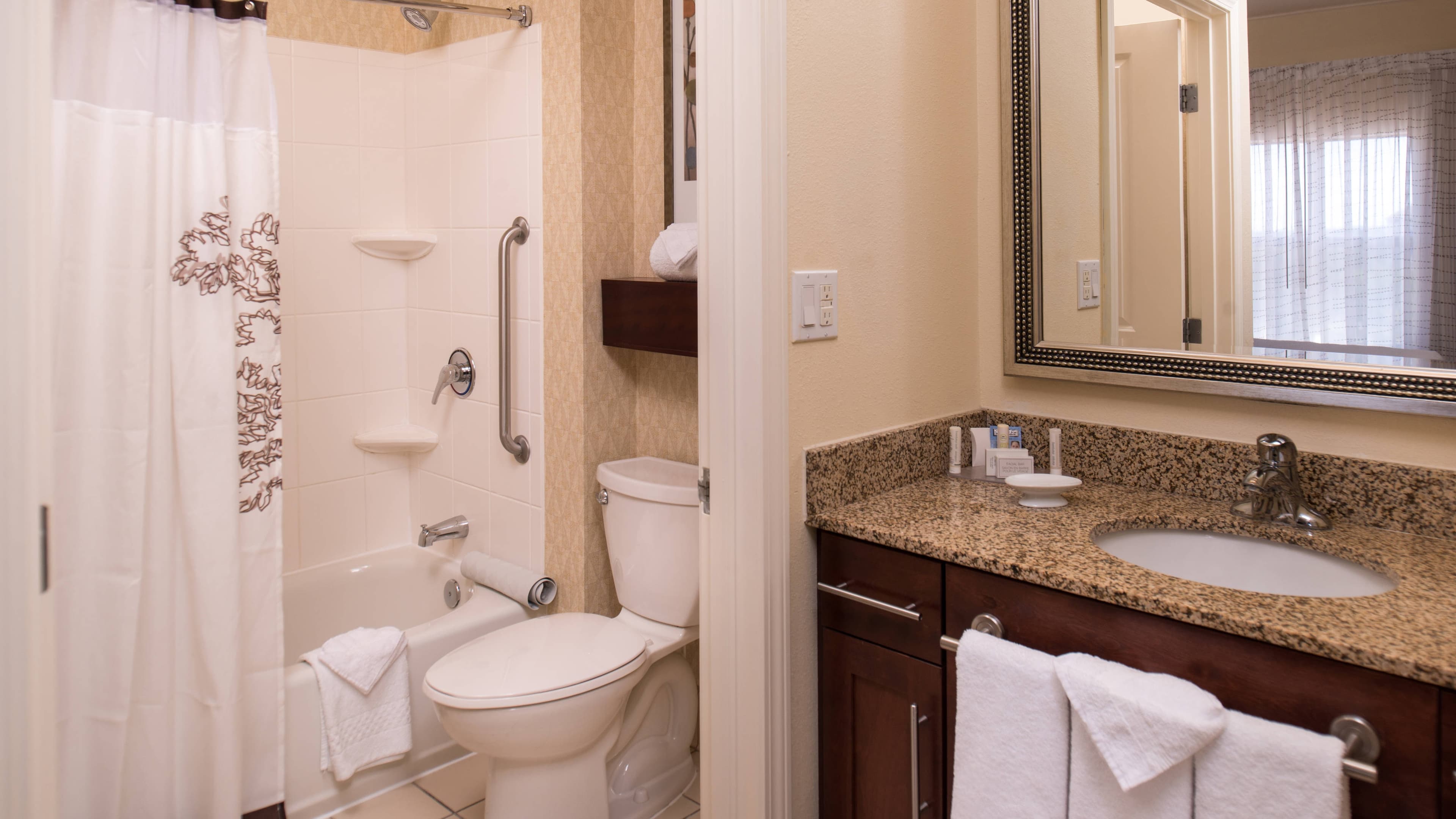 King Studio Suite - Image 3