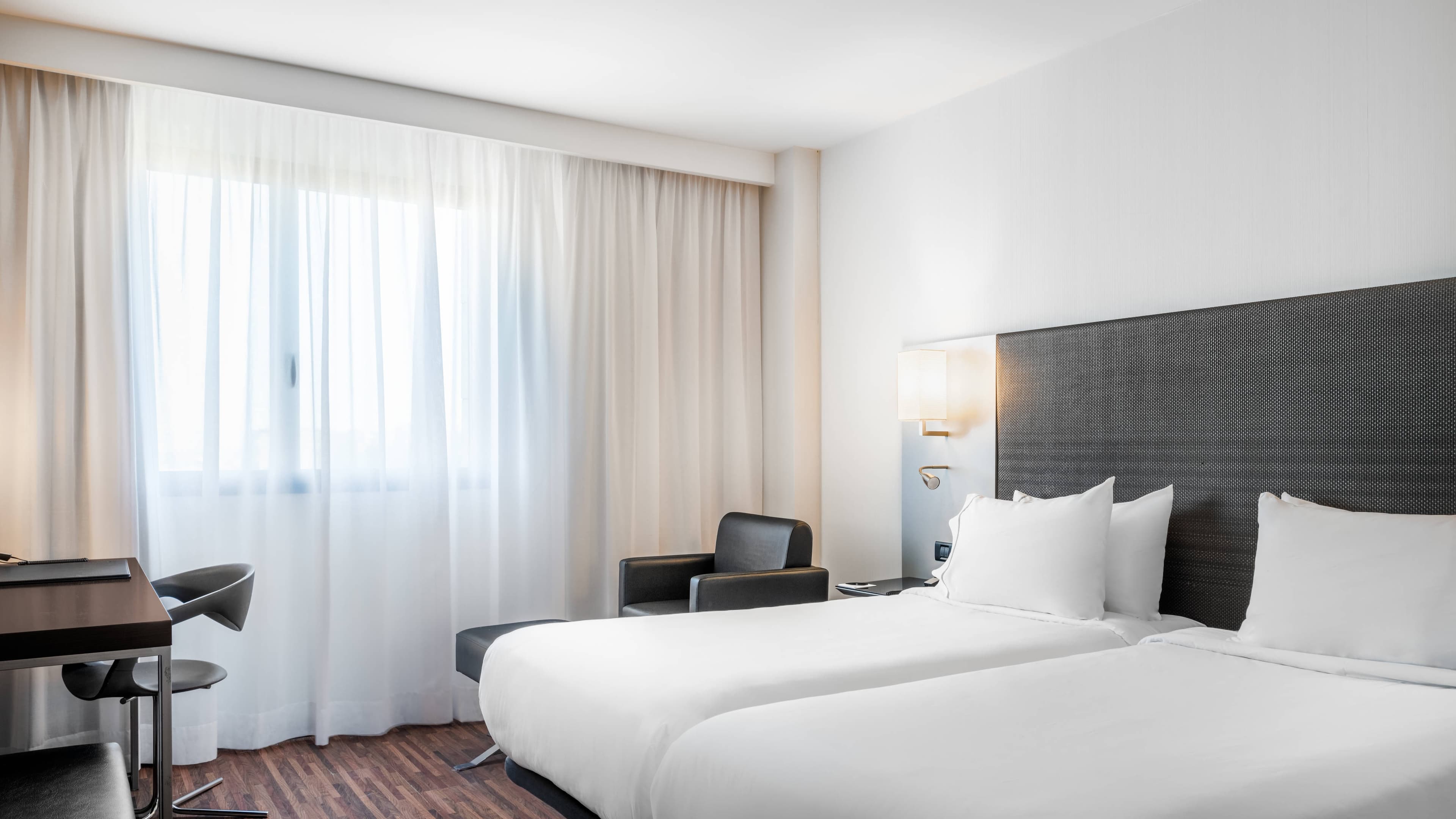 Standard Twin - Image 1