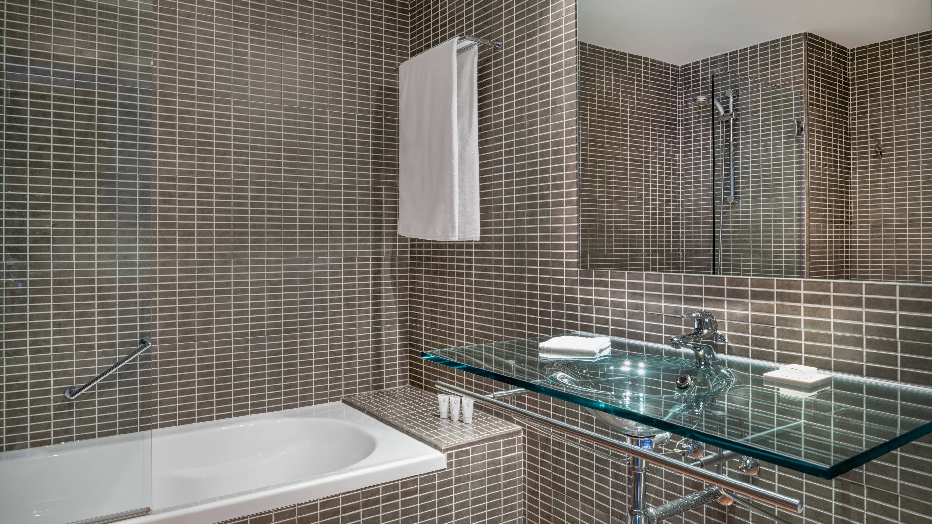 Standard Twin - Image 5