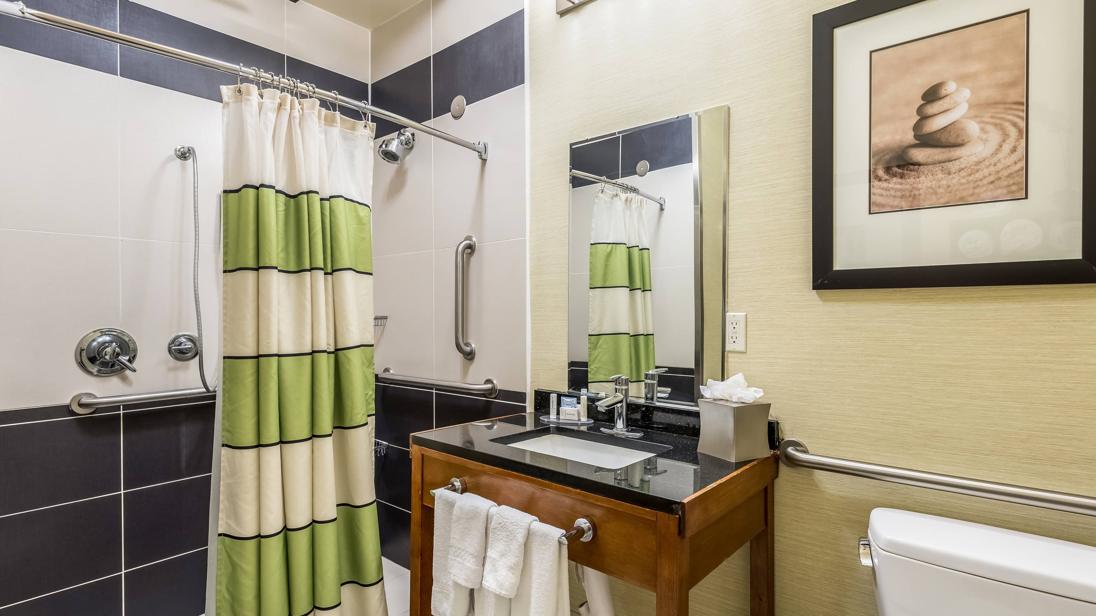 Single King Room - Image 7