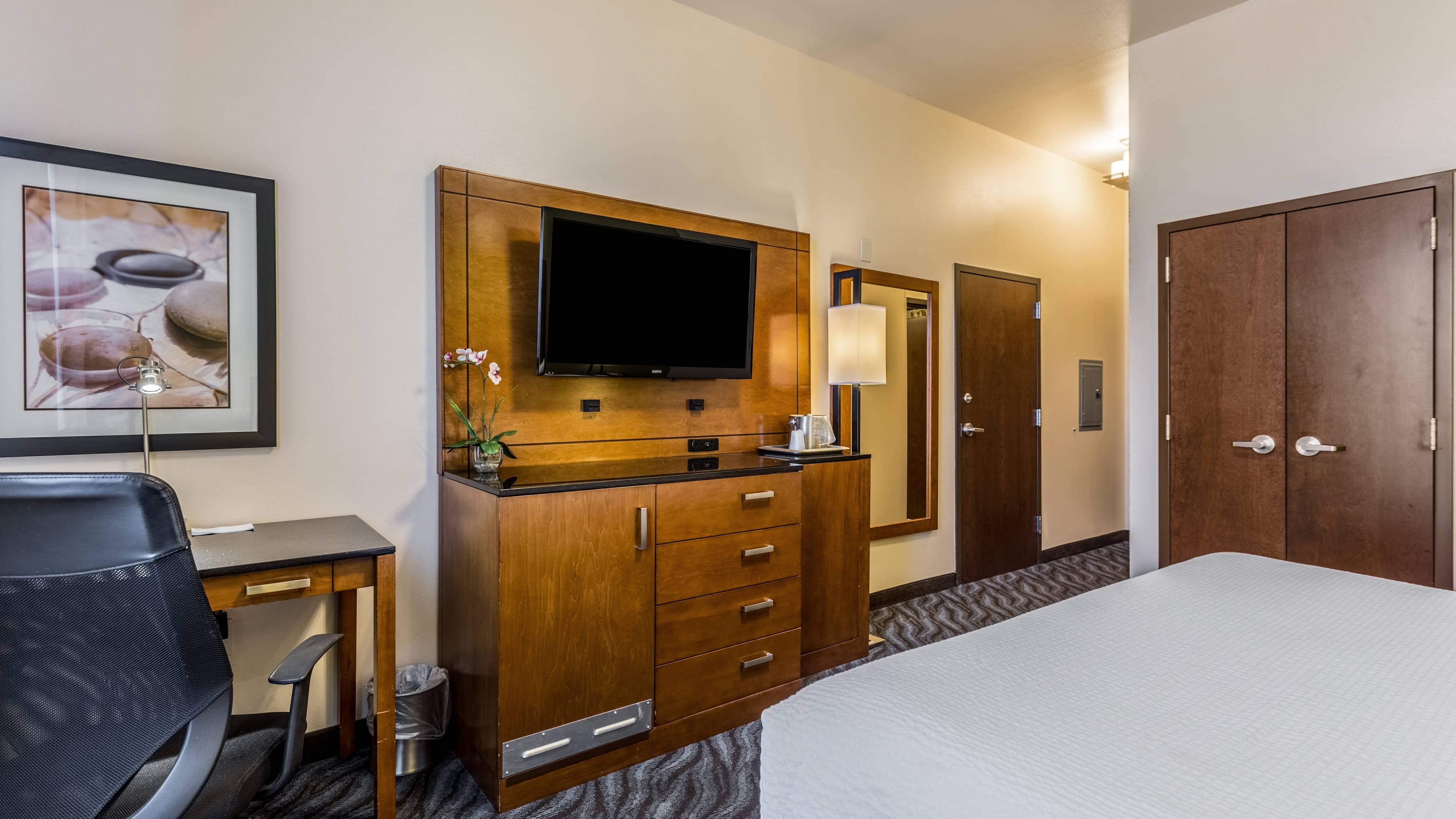 Single King Room - Image 2