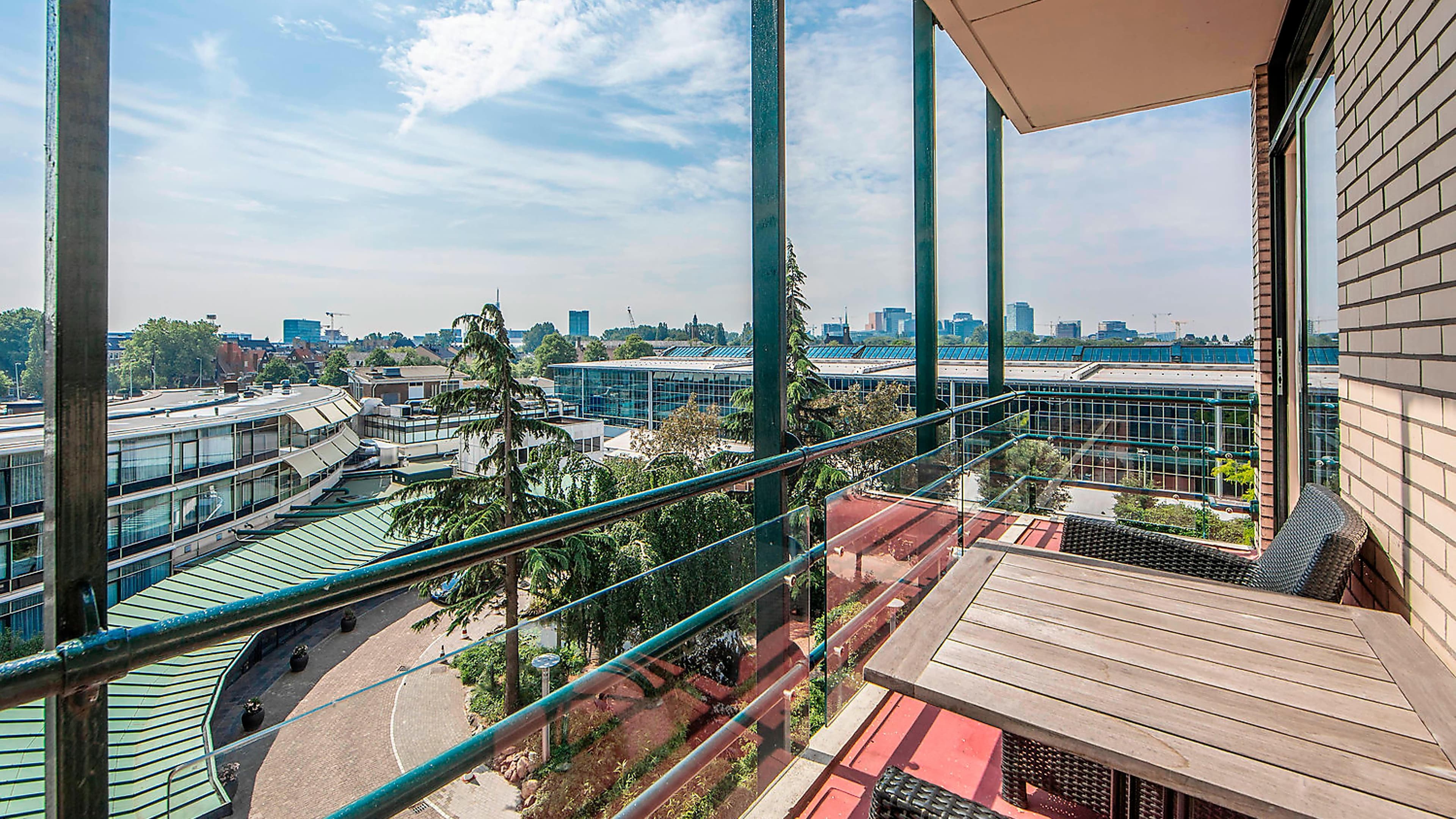 Deluxe Room - Image 3