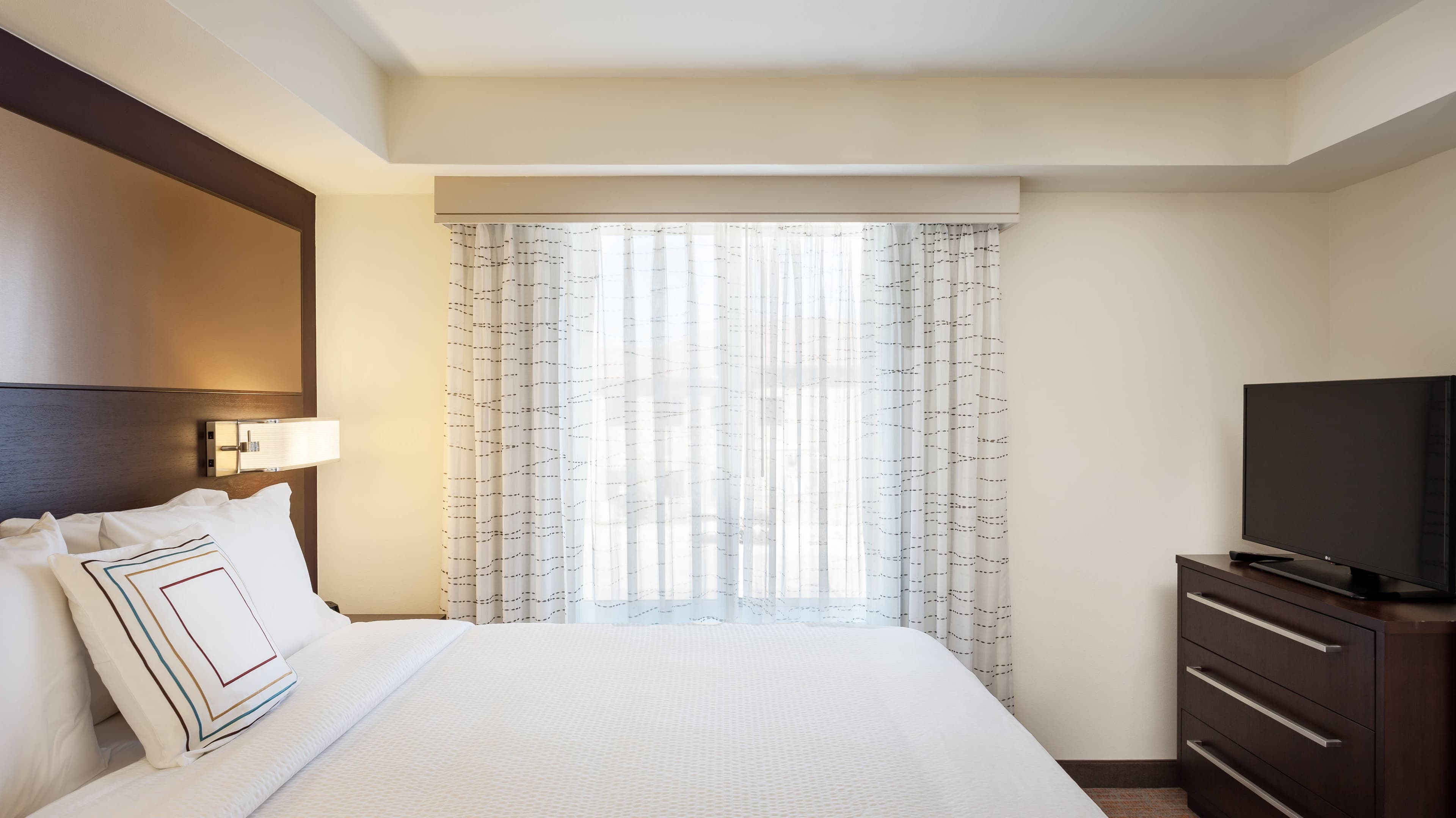 1 Bedroom Suite - Image 3