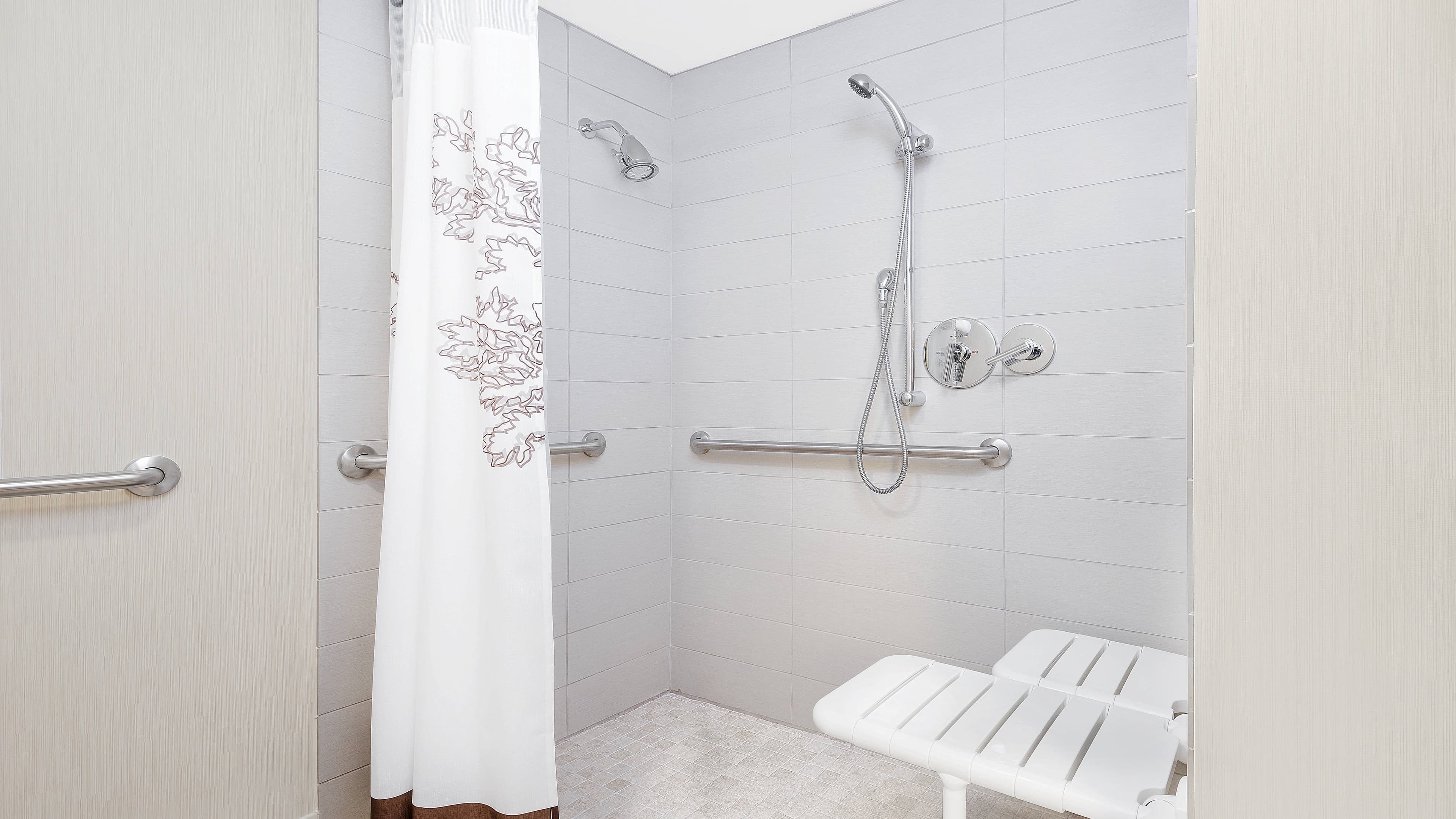 1 Bedroom Suite - Image 5