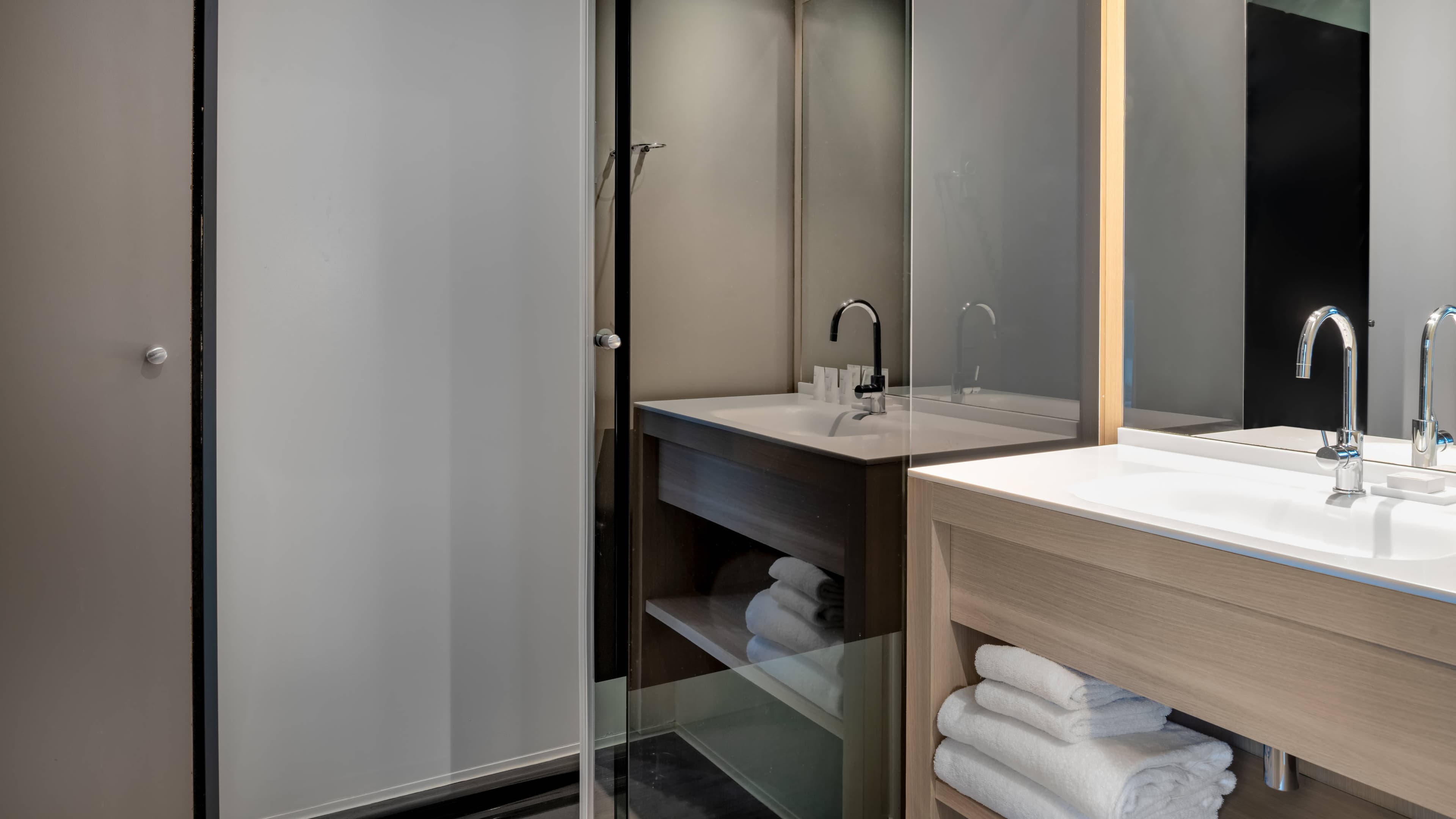 Standard Queen - Image 4