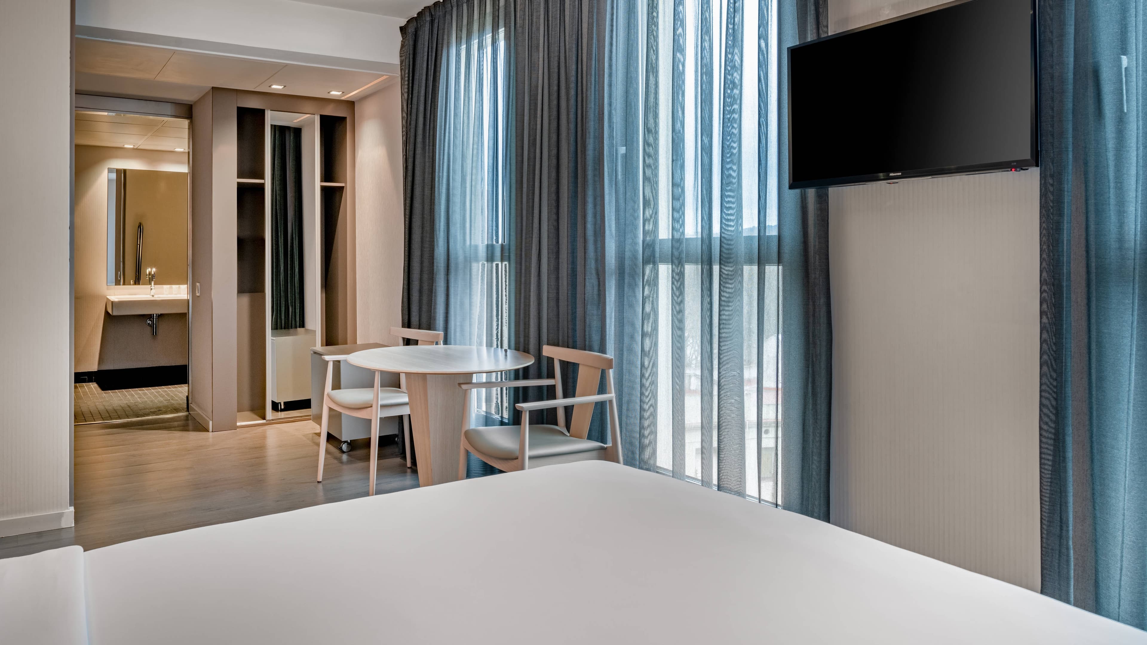 Standard Queen - Image 2