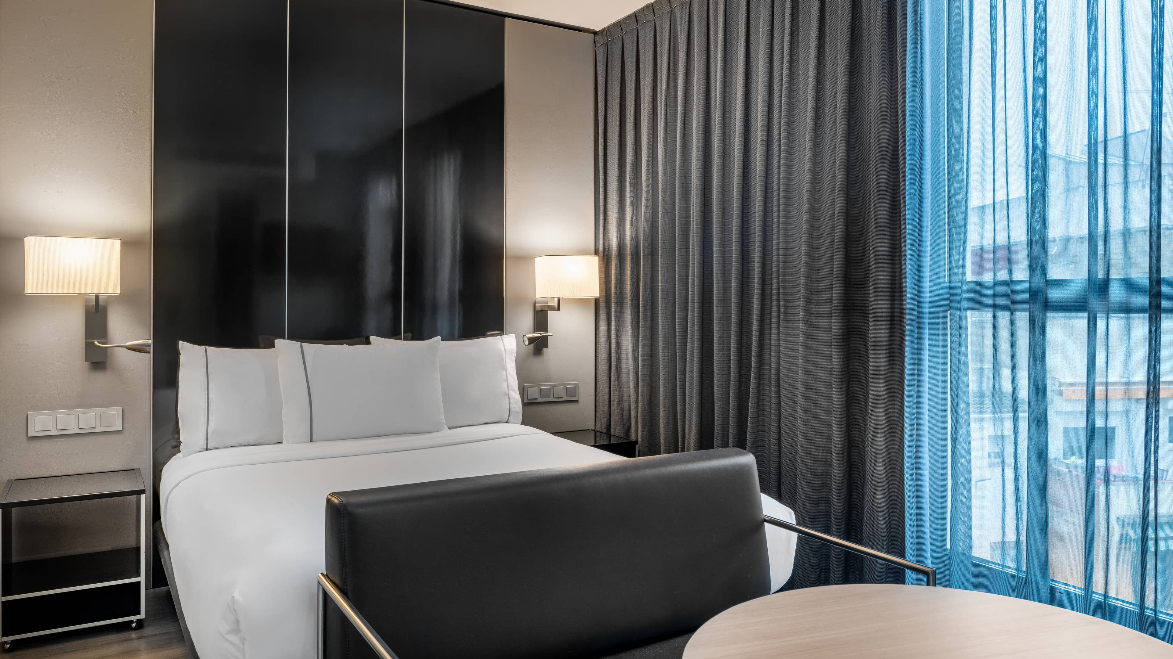 Standard Queen - Image 1