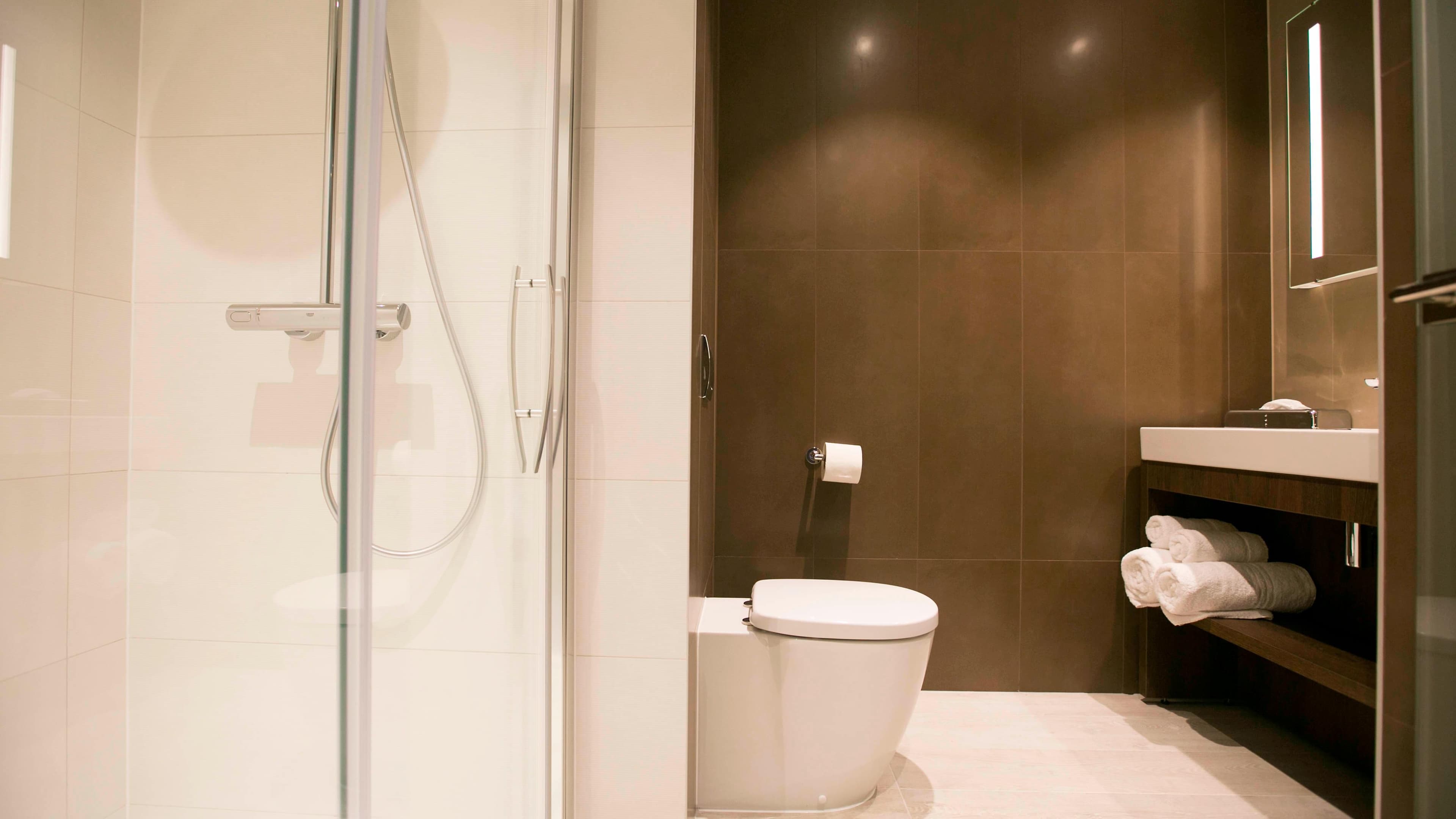 Standard King Room - Image 7