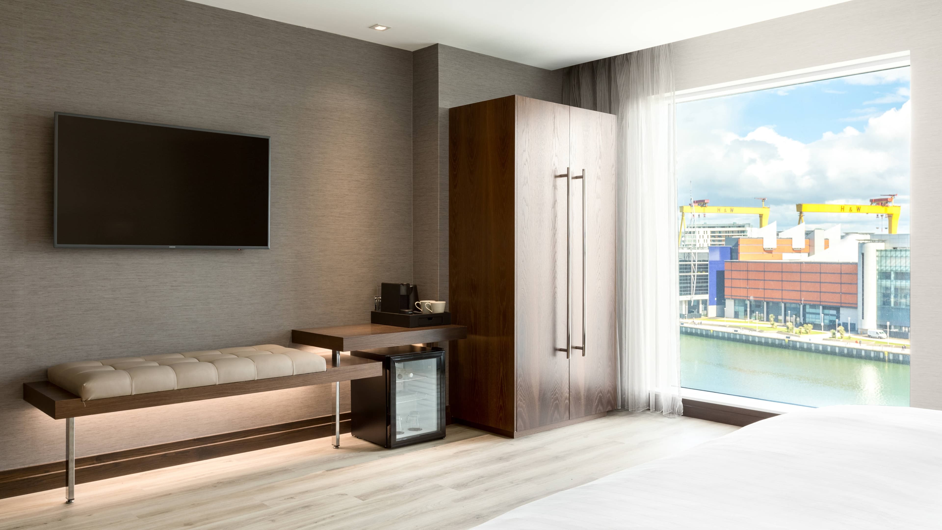 Standard King Room - Image 6