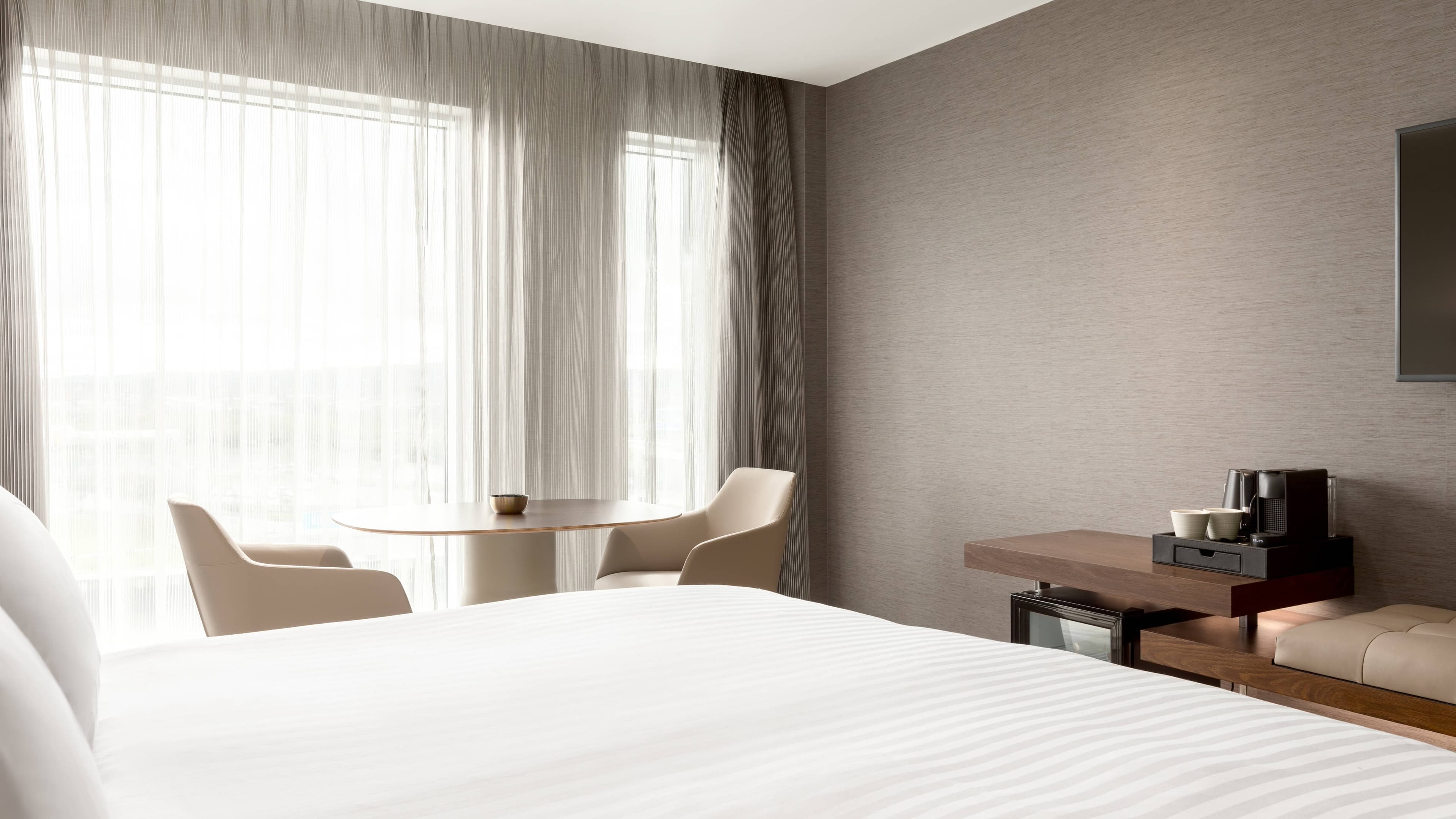 Standard King Room - Image 1