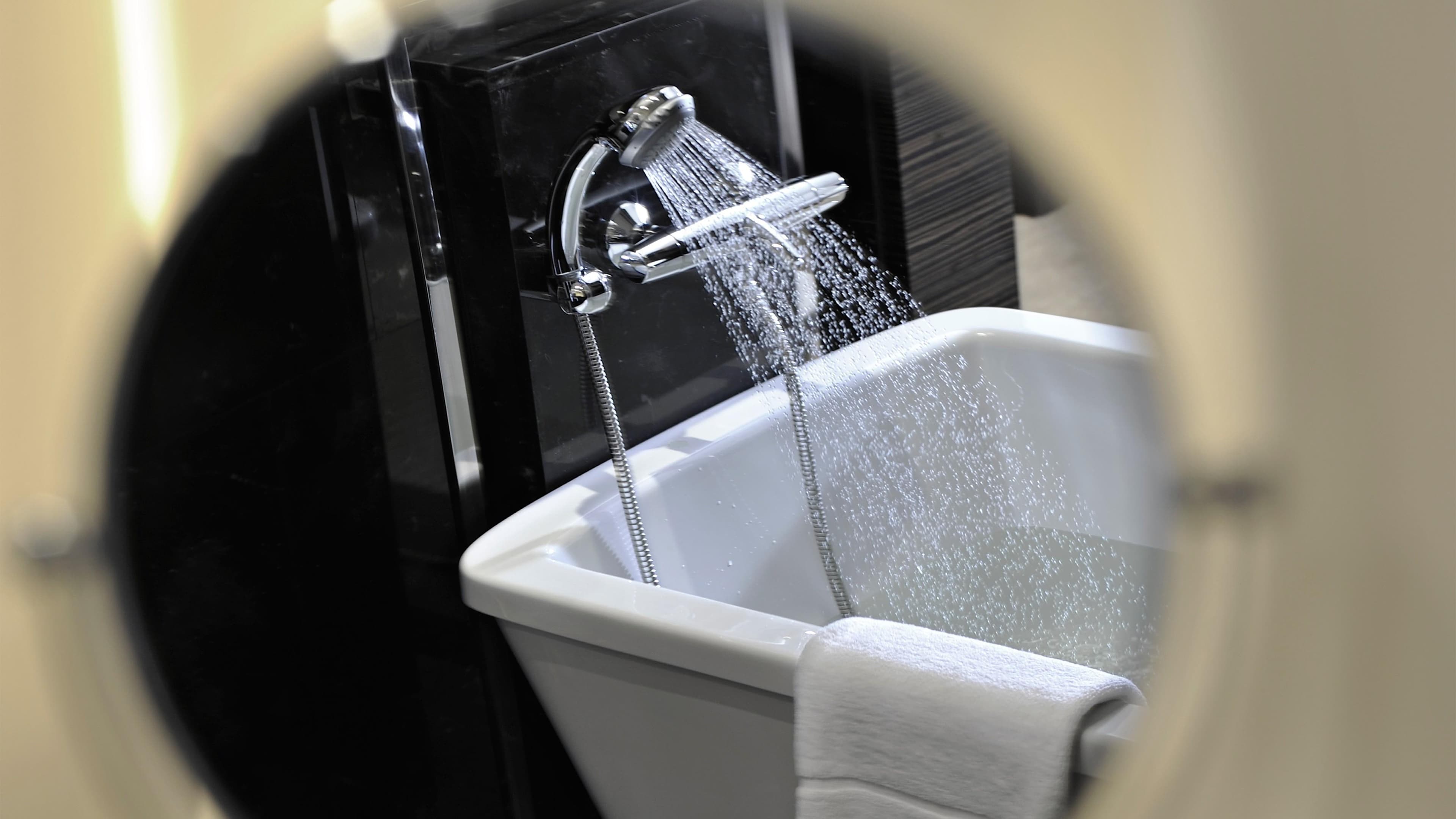 Deluxe Guest room - Image 8