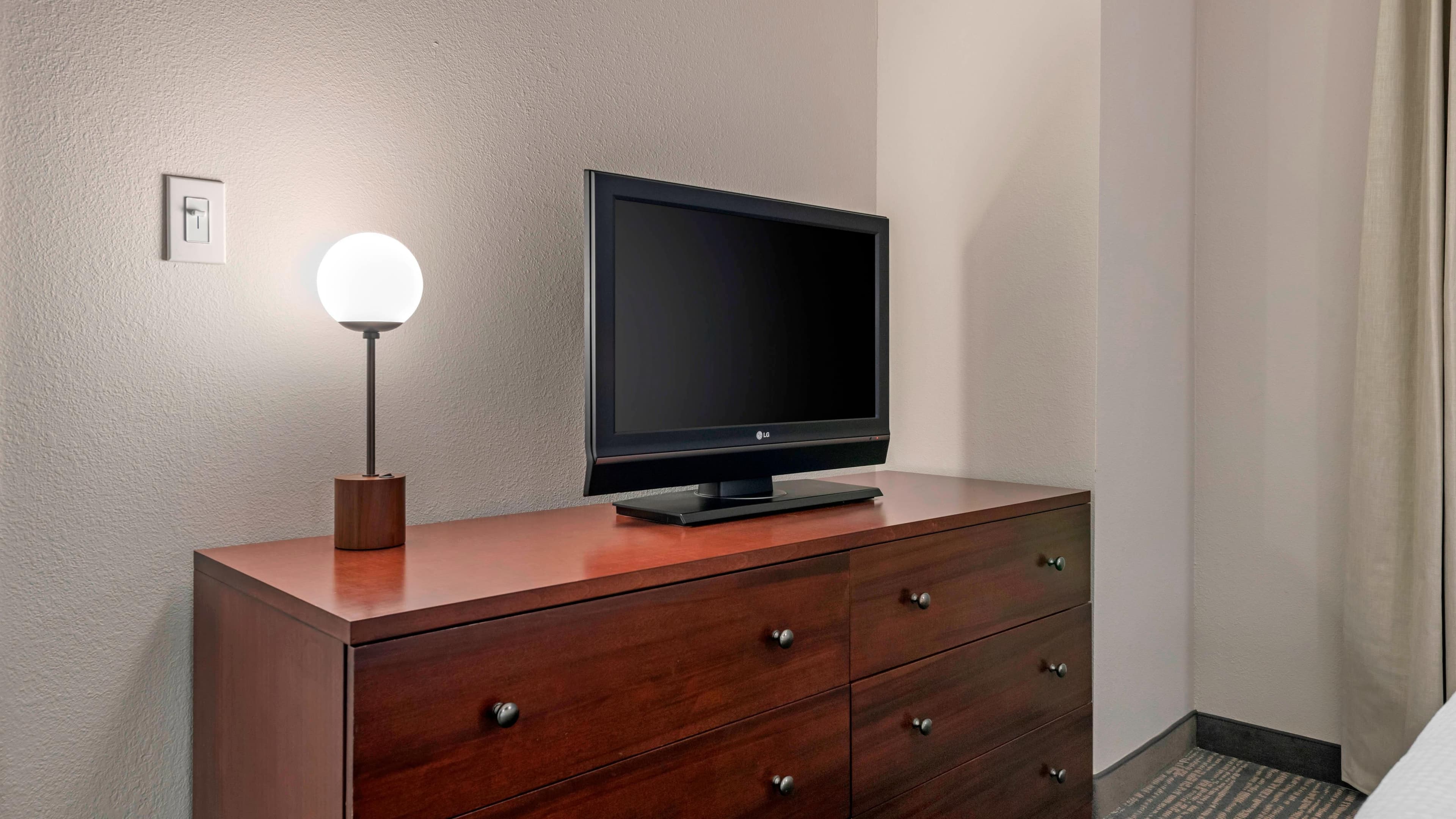 1 Bedroom Suite - Image 4