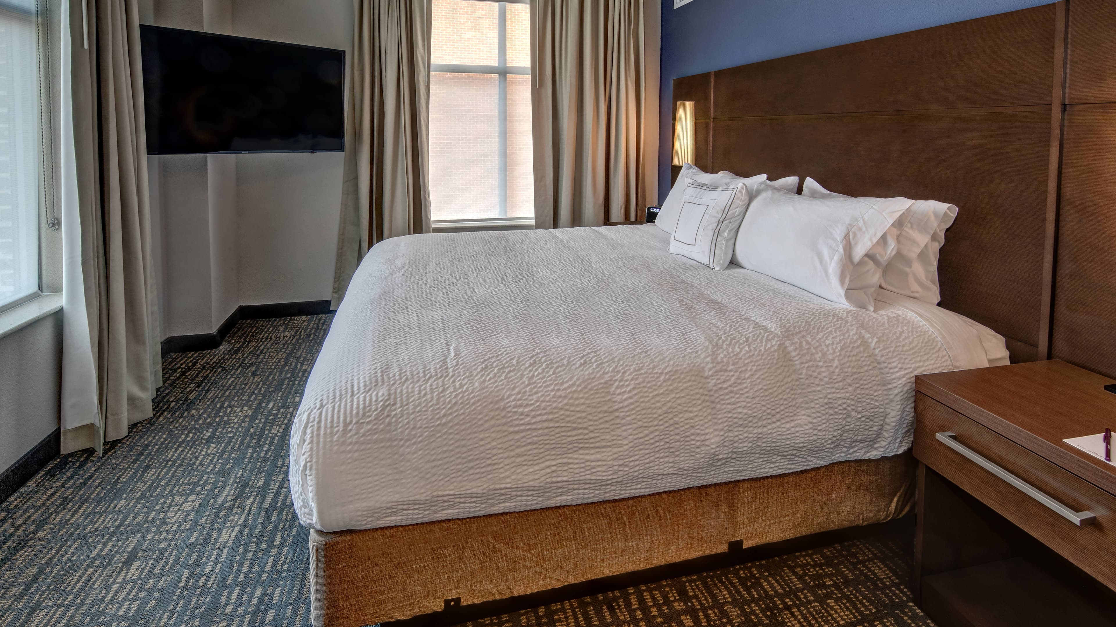 1 Bedroom Suite - Image 1