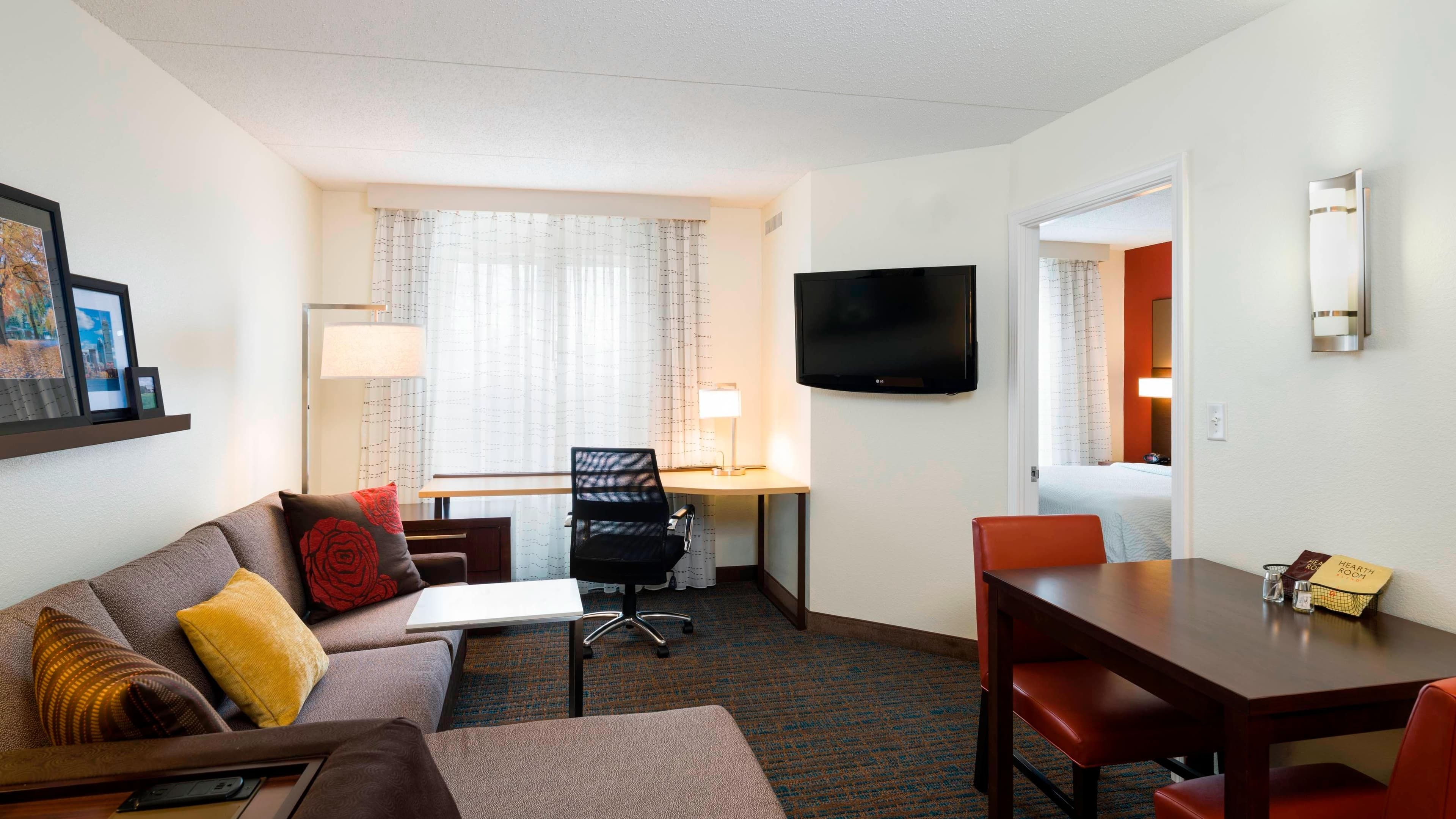 1 Bedroom 2 room Suite - Image 1