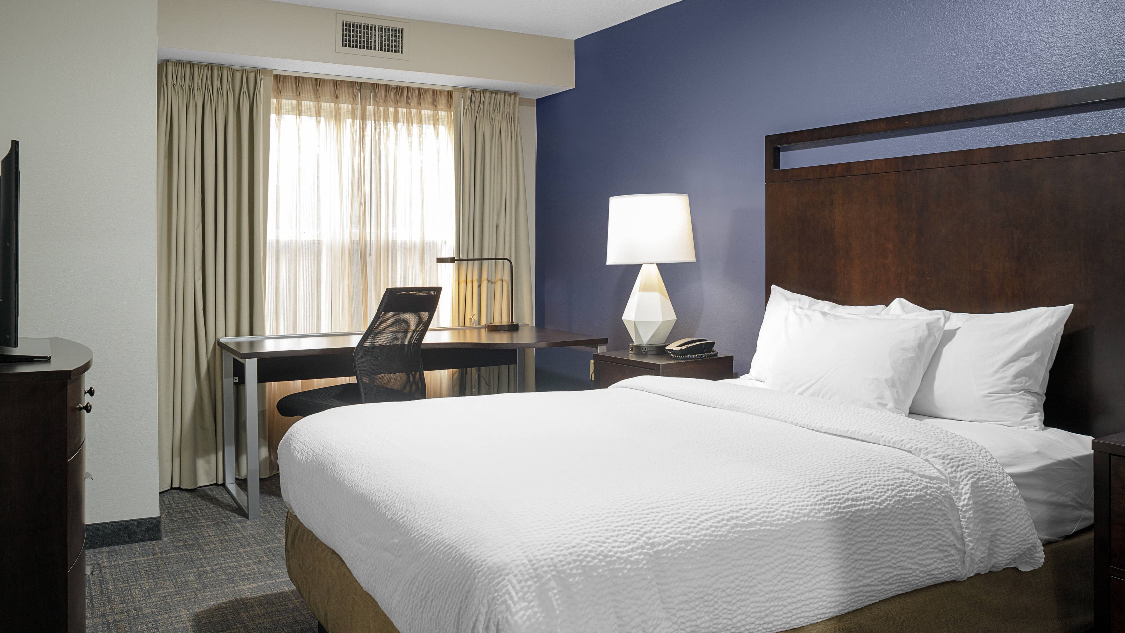 1 Bedroom Suite - Image 1