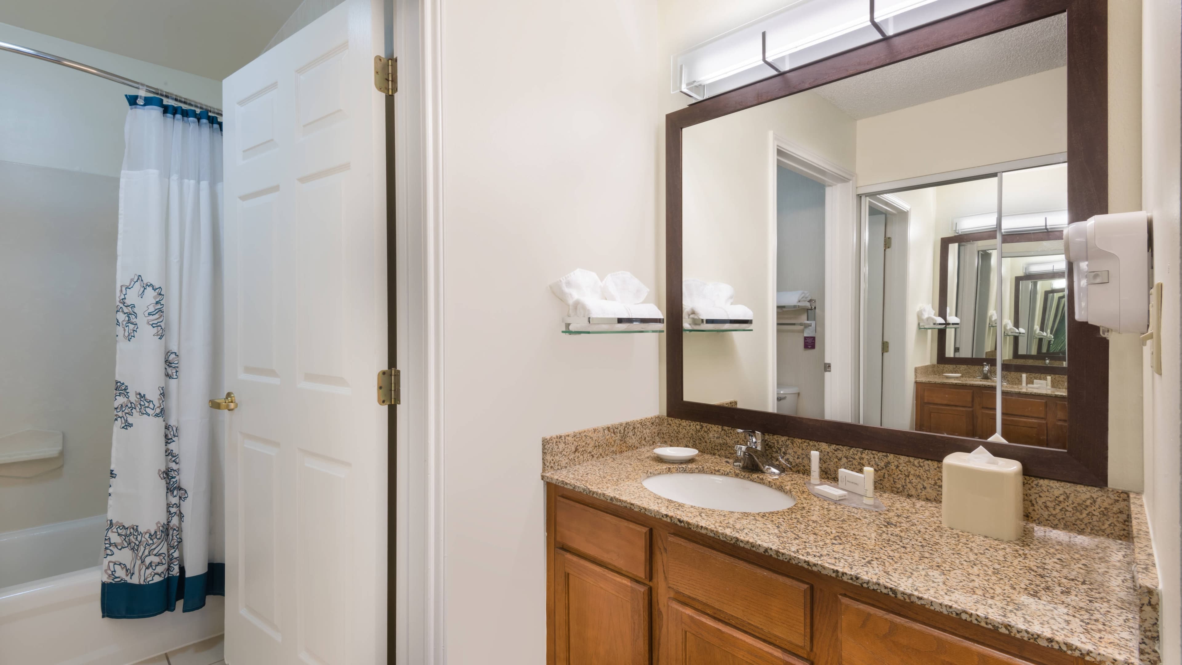 1 Bedroom 2 Room Suite - Image 4