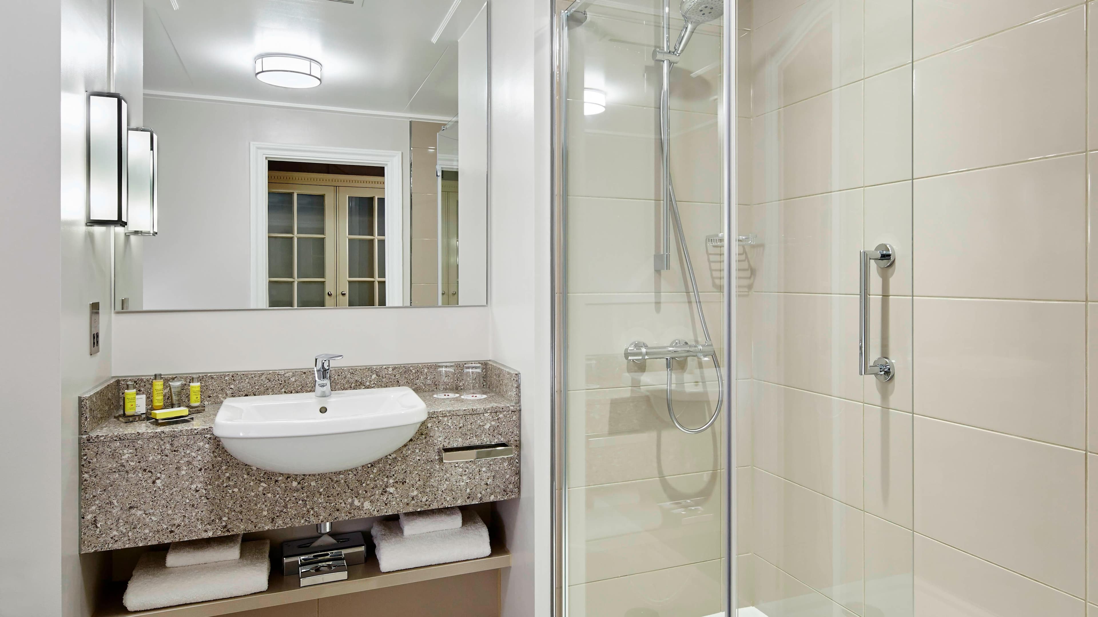 Deluxe Room - Image 4