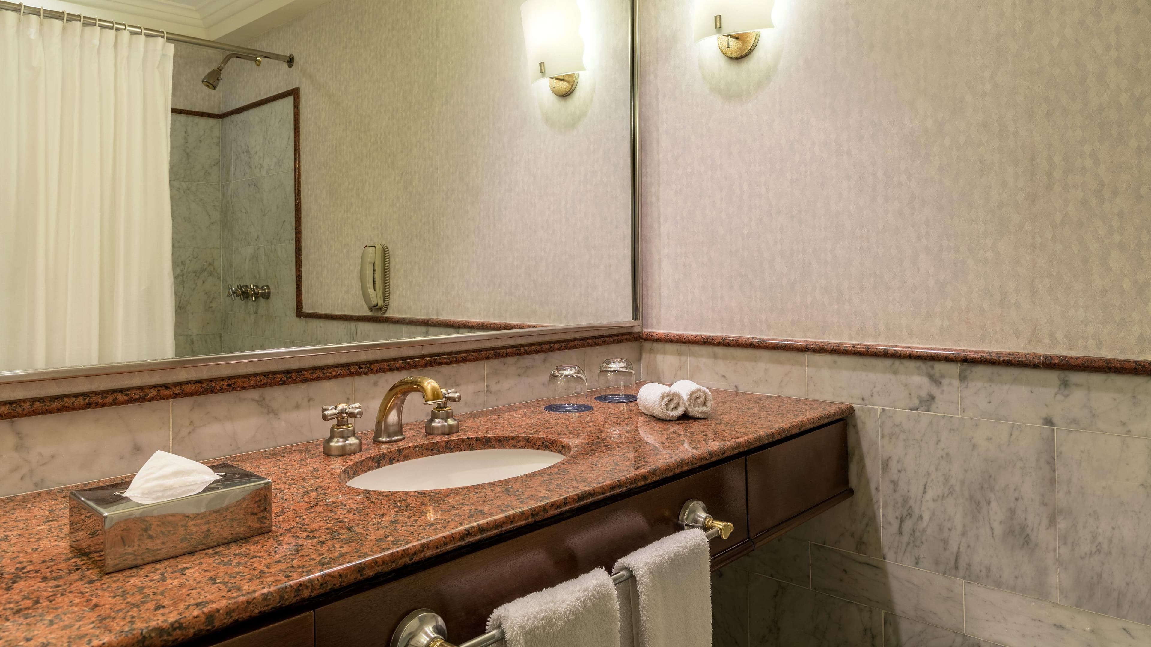 Classic King Room - Image 4