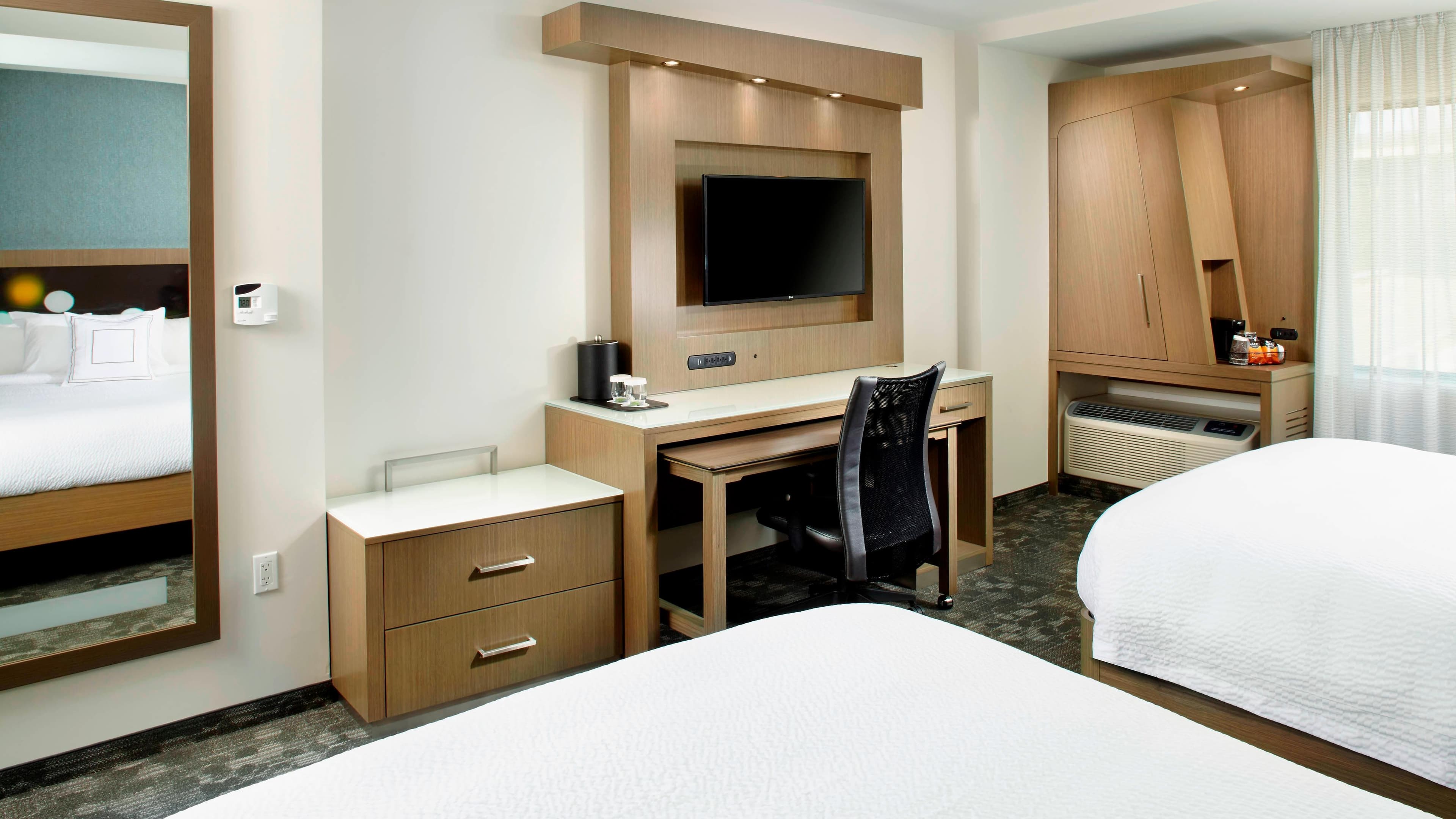 Queen Queen Guest Room - Image 2