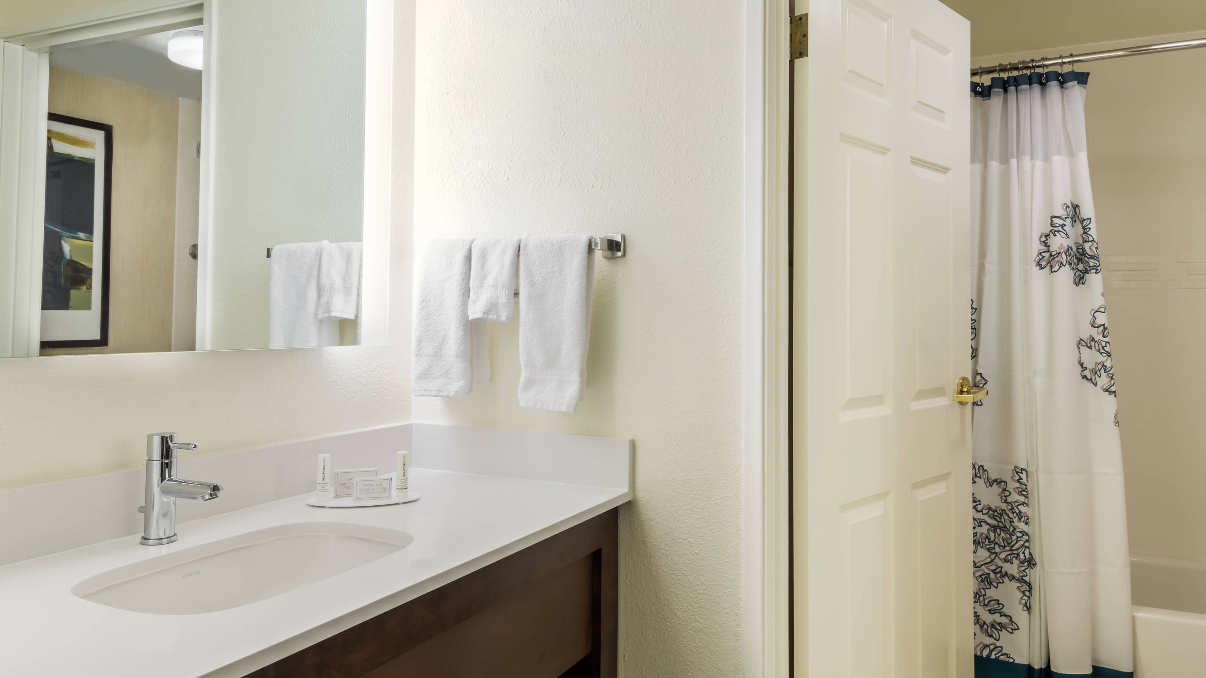 1 Bedroom Suite - Image 5