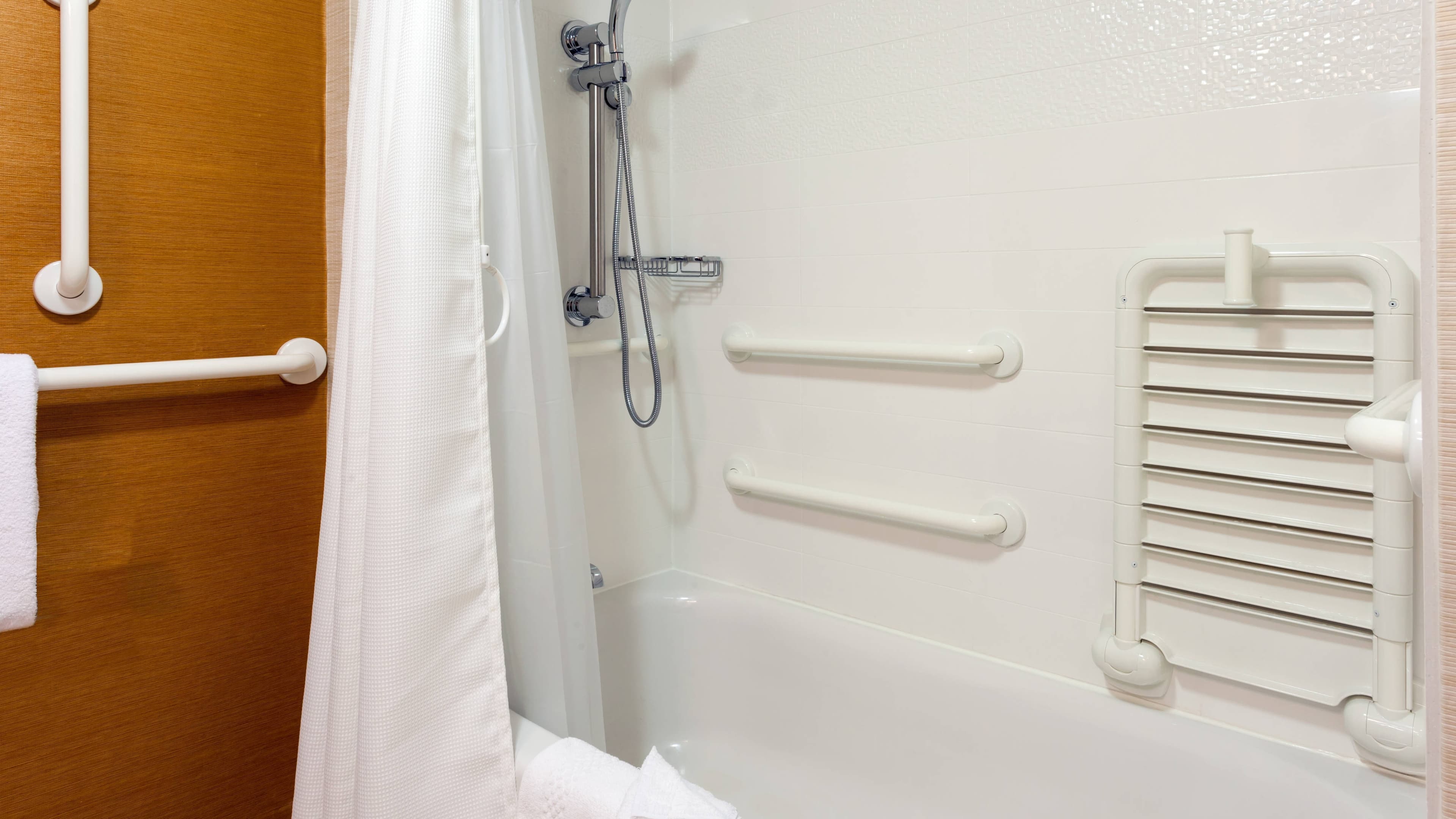 Two Double Bed Guest Room - Image 3