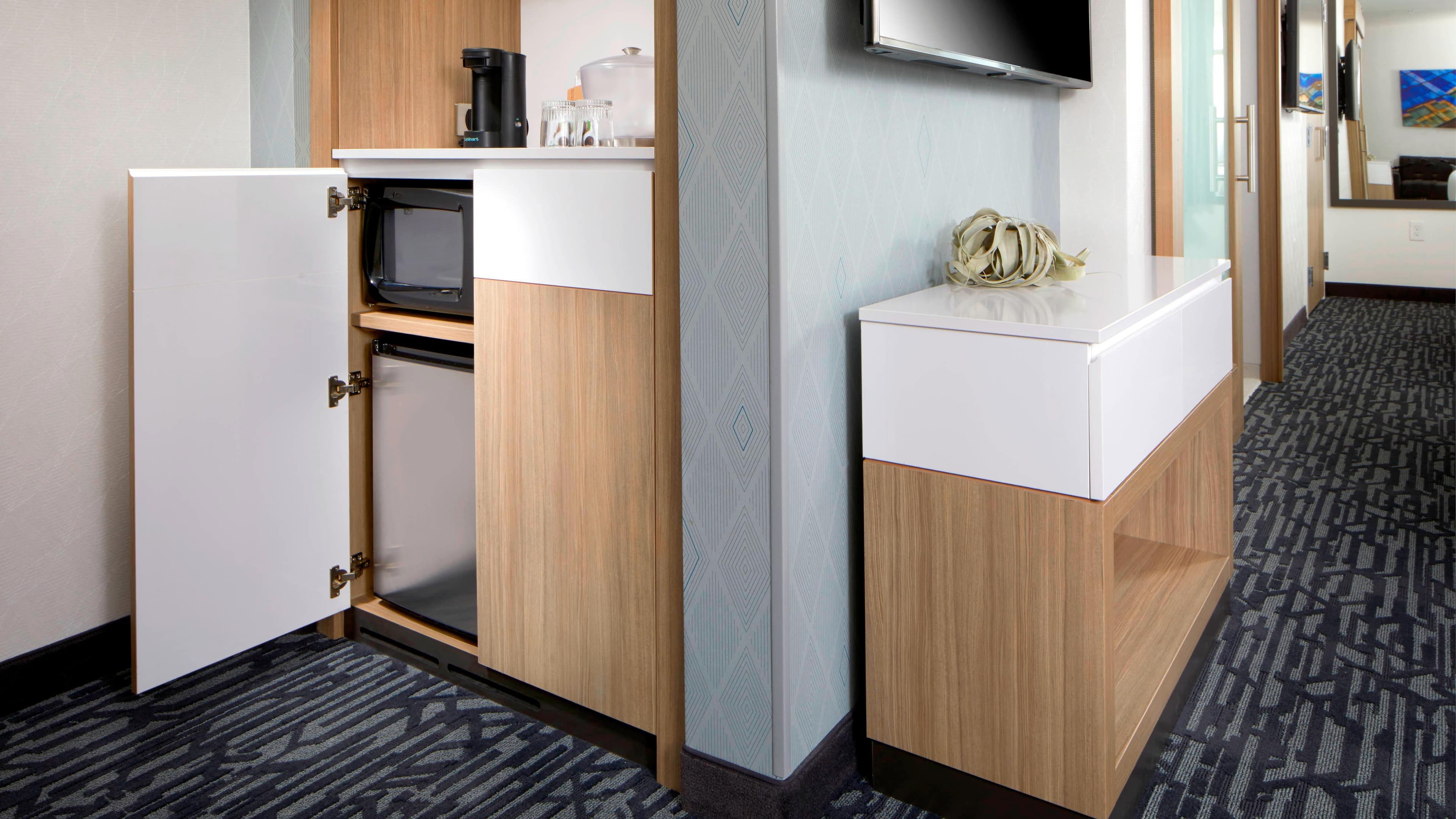 2 Queens Trundle Bed - Image 4