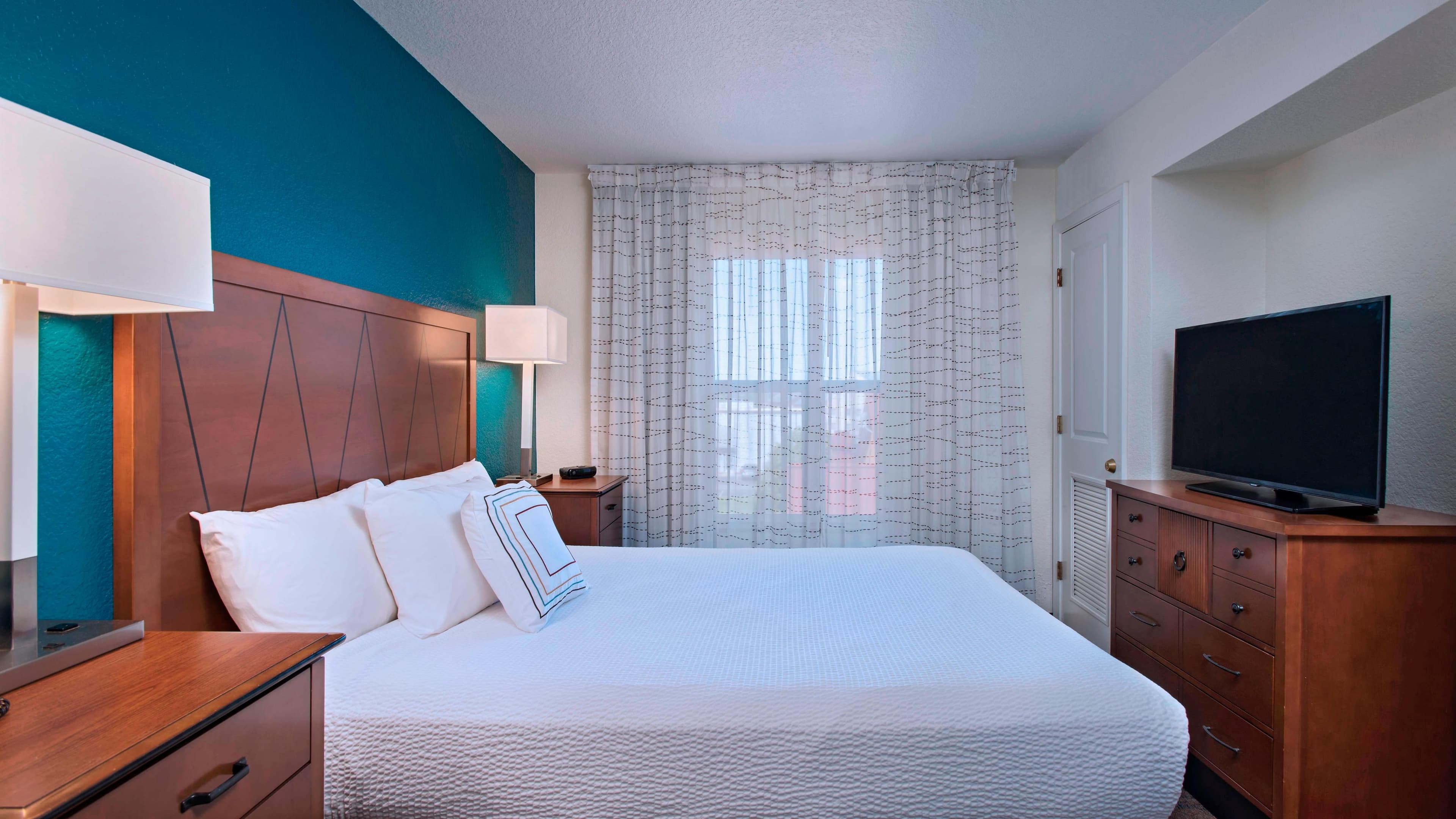 1 Bedroom Suite - Image 1