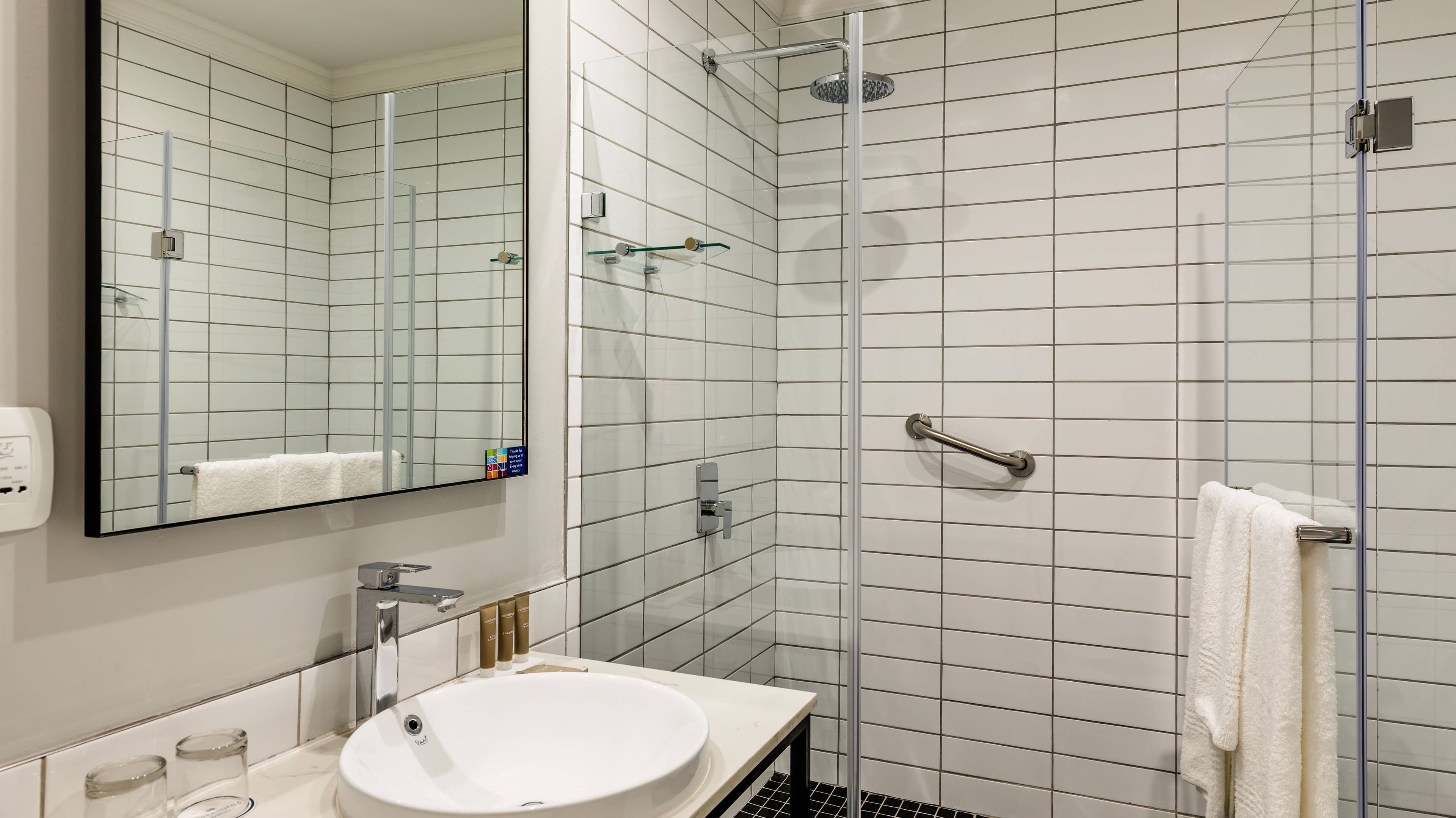 Deluxe Guest room - Image 7