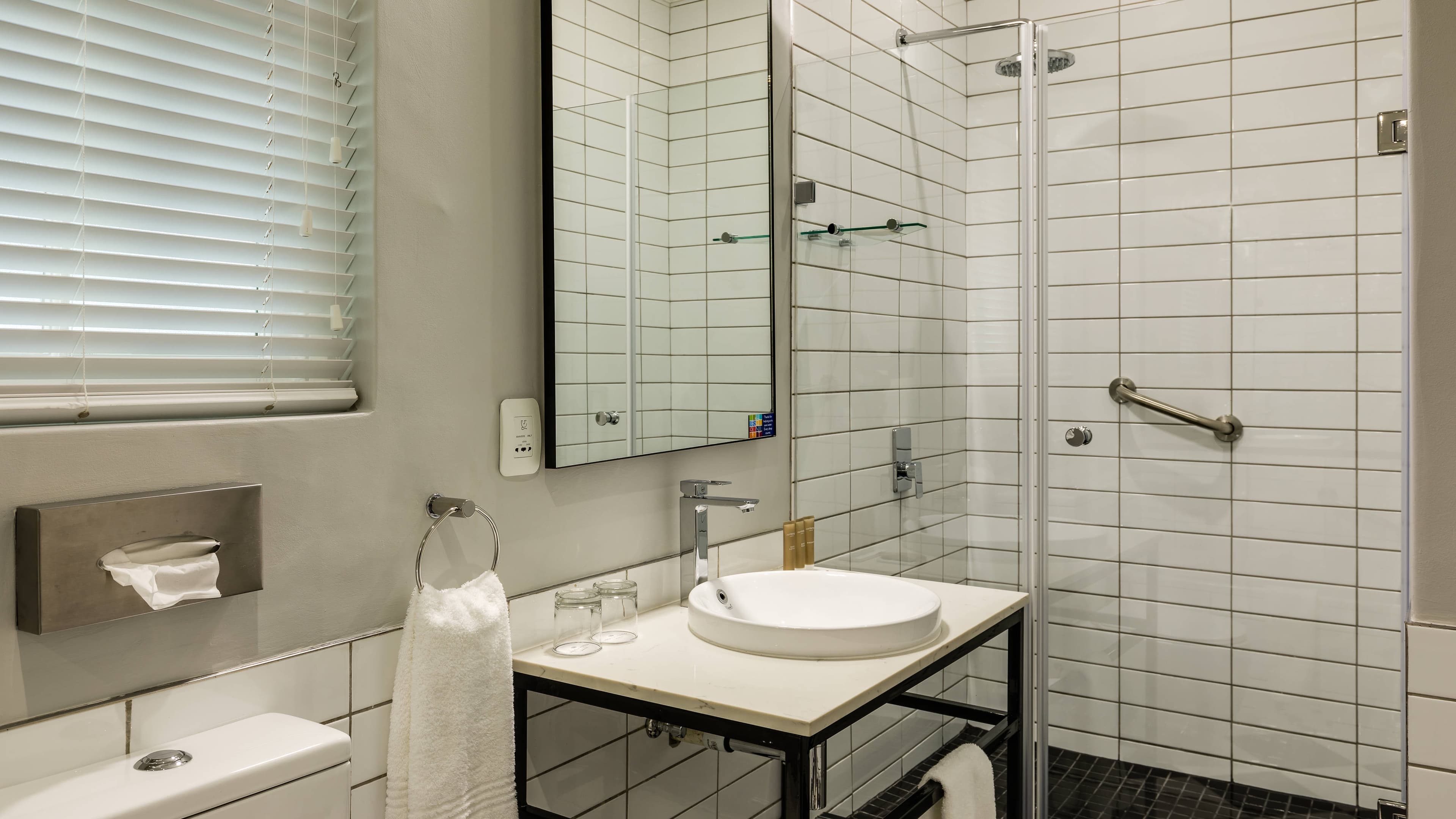 Deluxe Guest room - Image 8