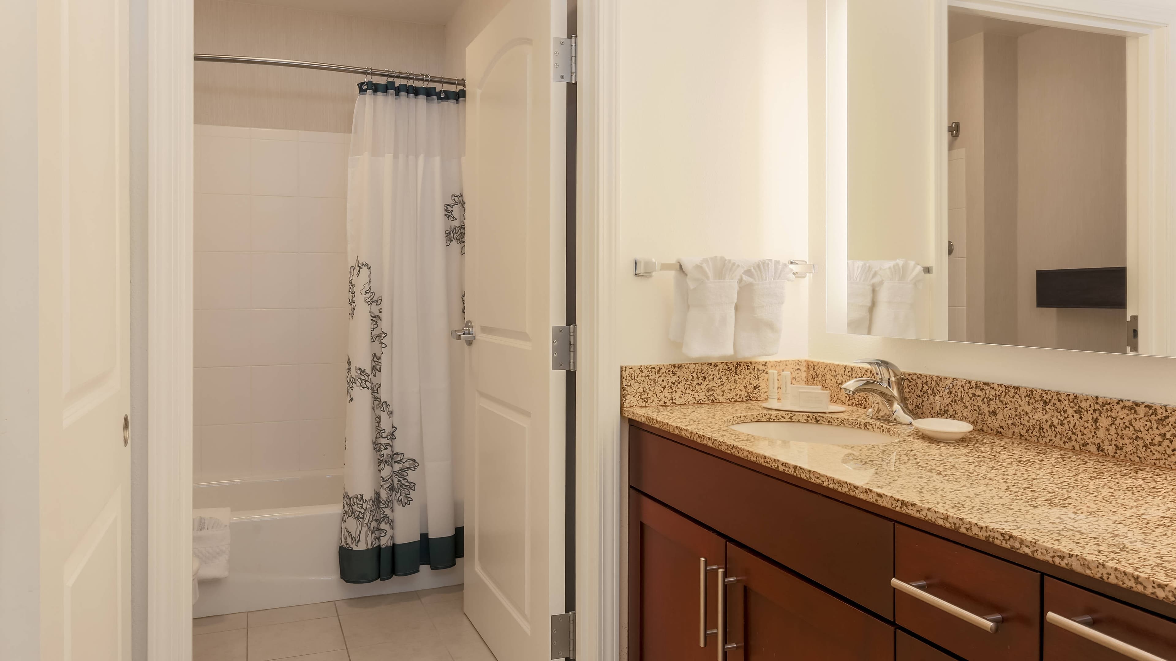 1 Bedroom Suite - Image 5