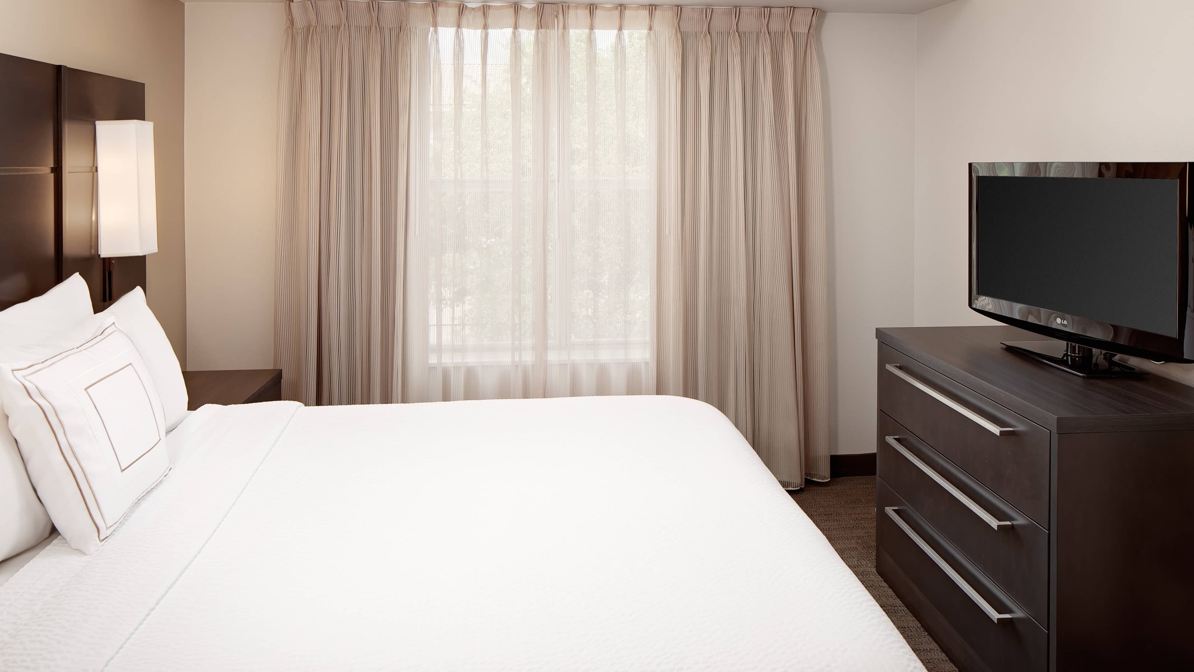 1 Bedroom Suite - Image 2