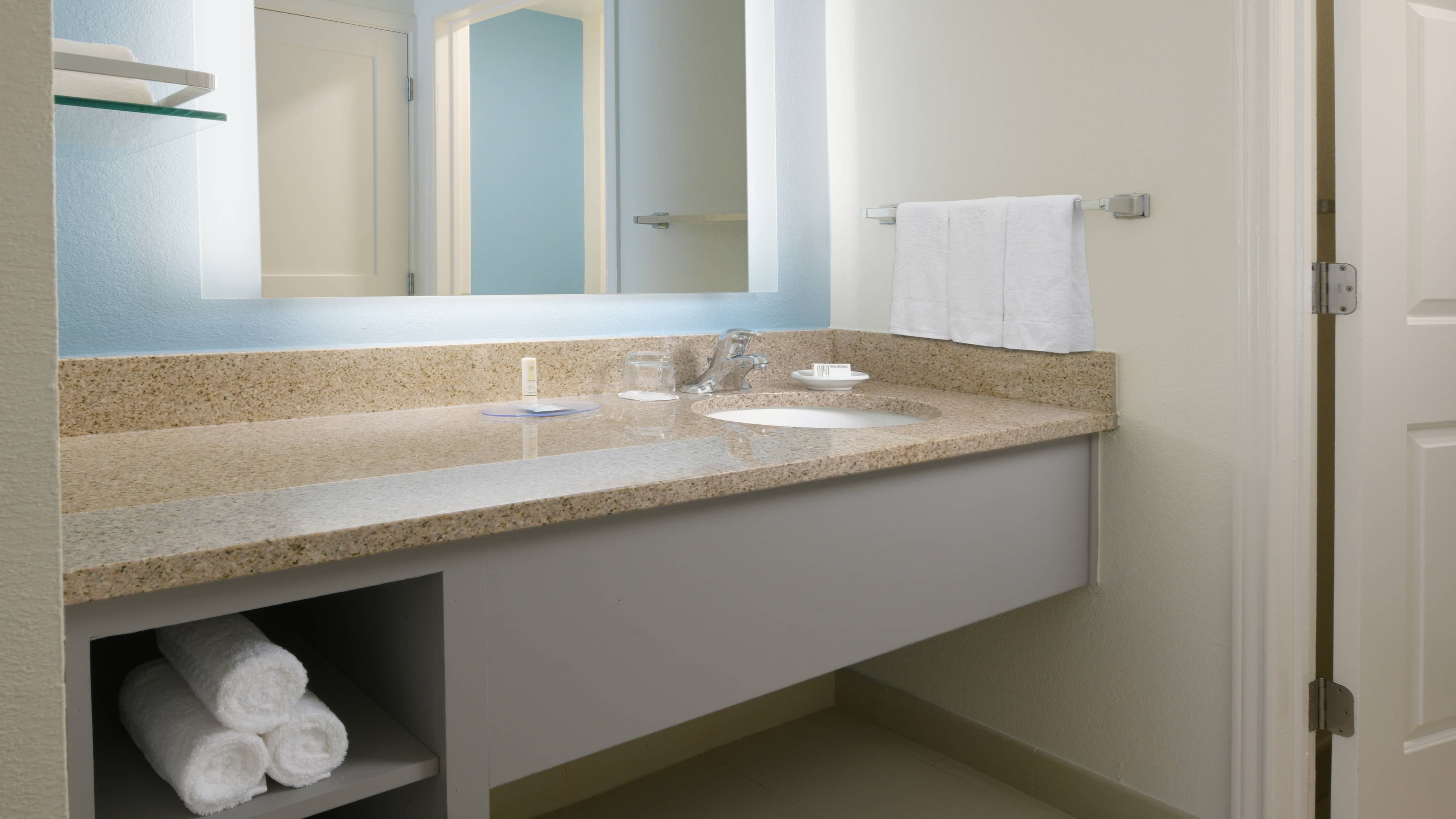 1 Bedroom Suite - Image 3