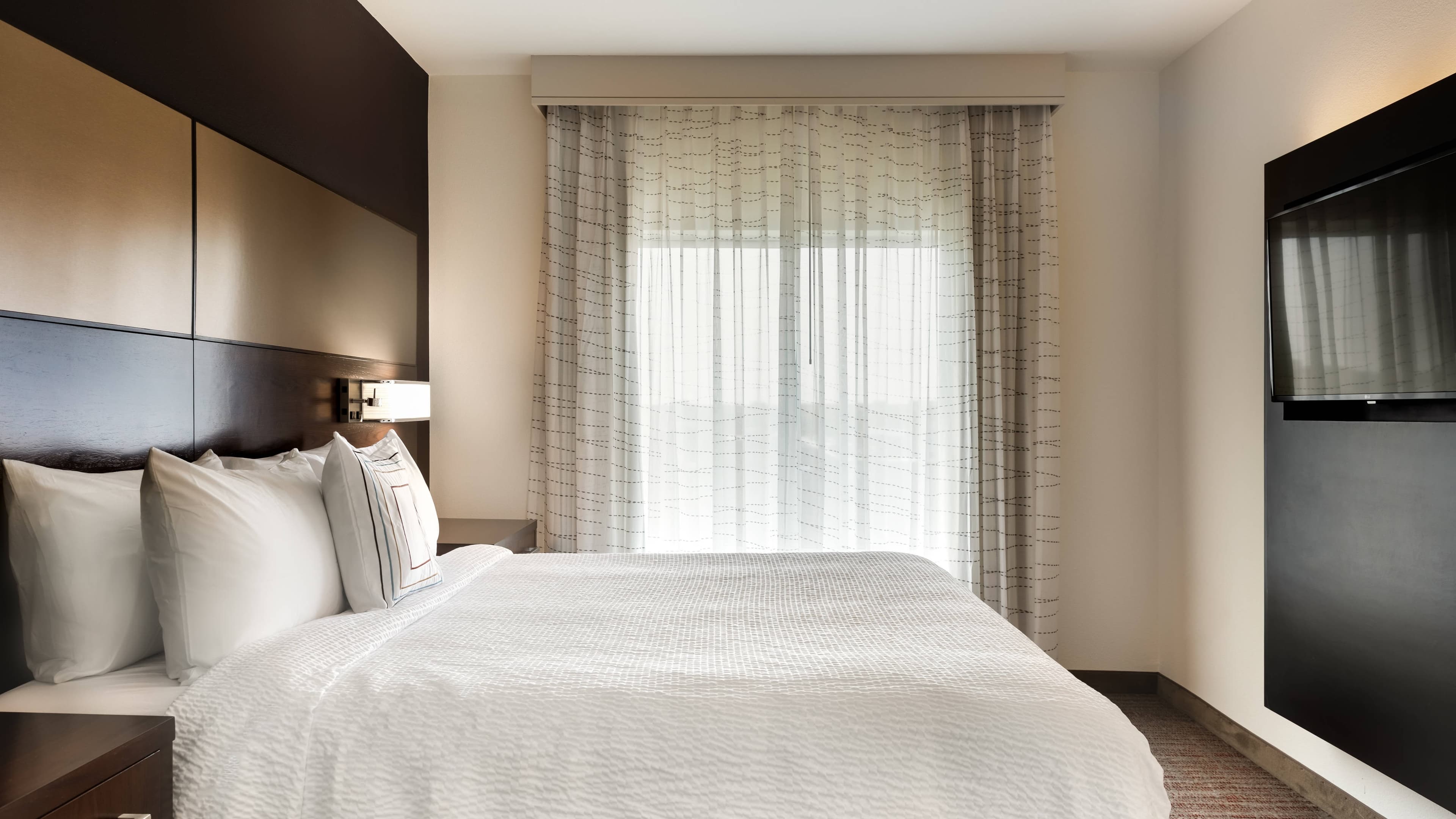 1 Bedroom Suite - Image 2