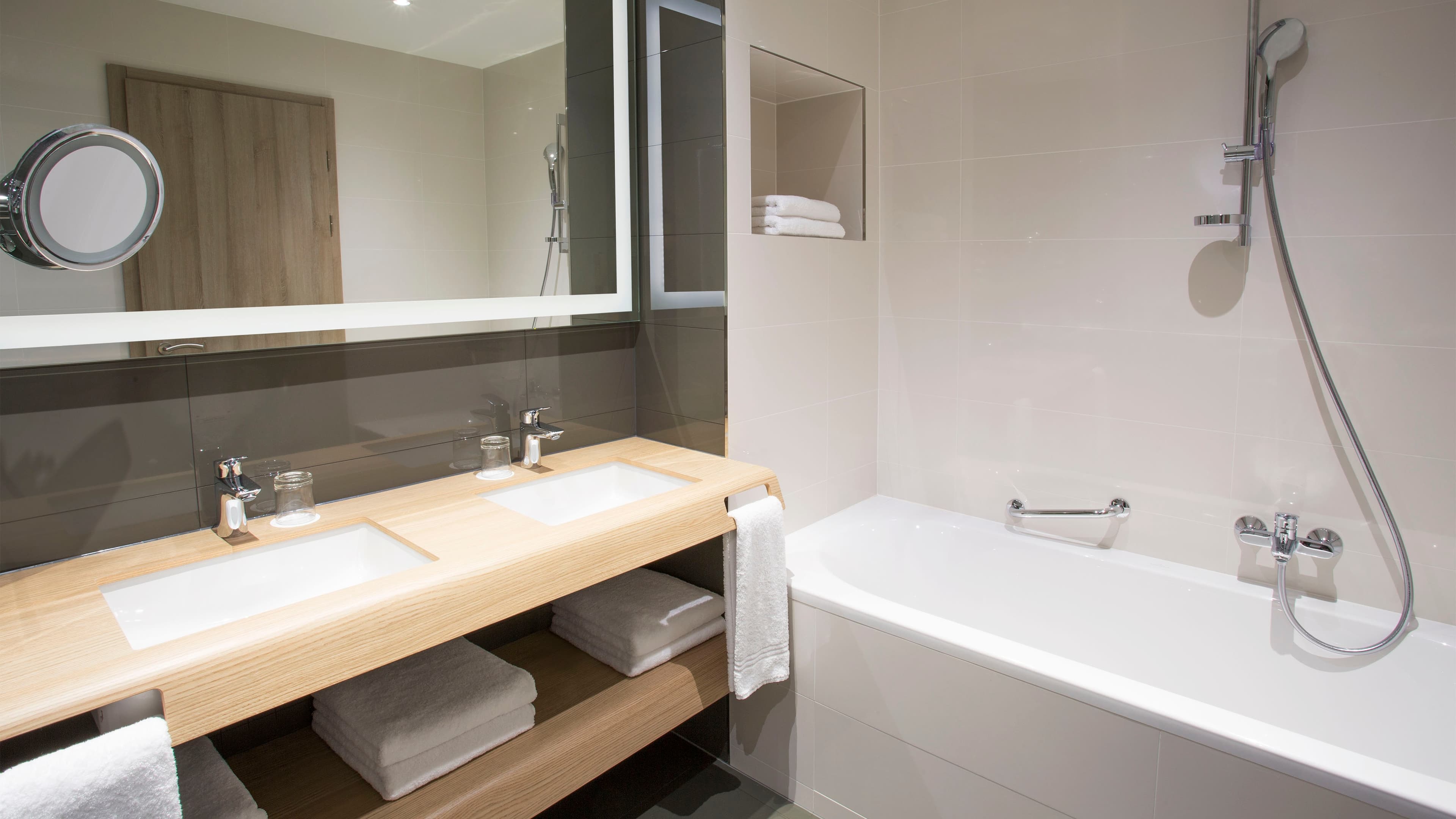 Classic King Room - Image 4