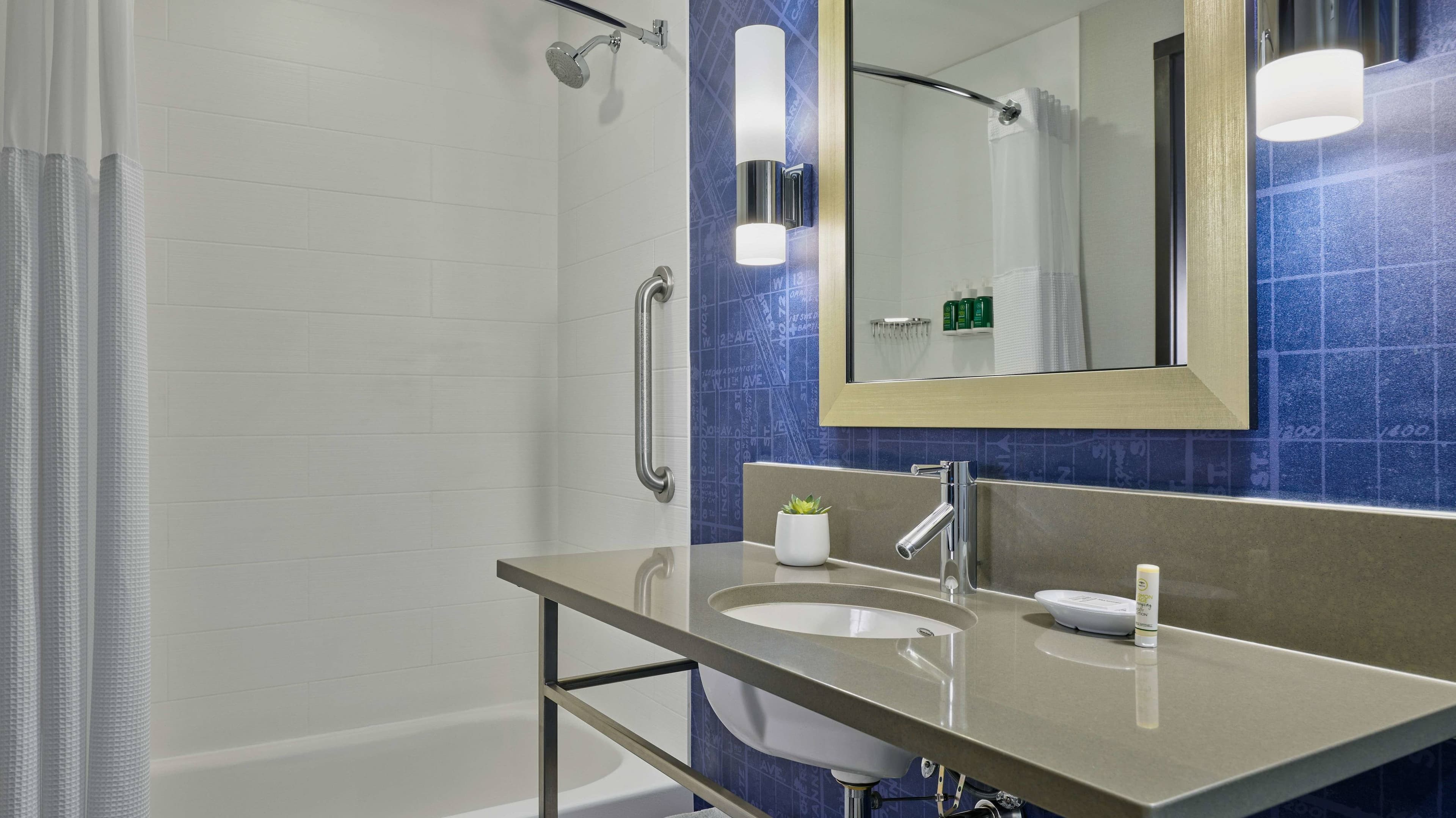 Standard King Suite - Image 7