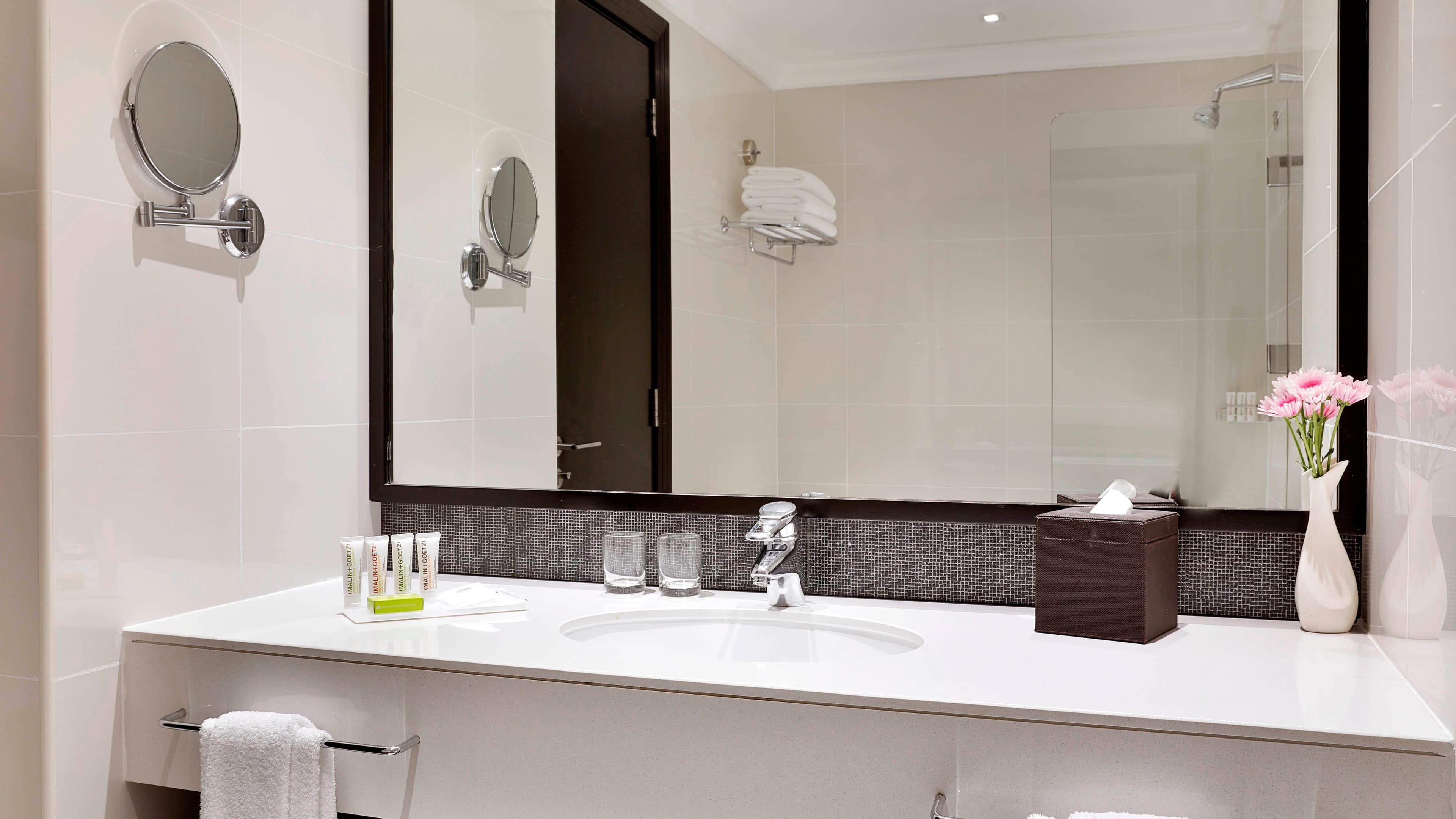 Deluxe Sea View - Image 5