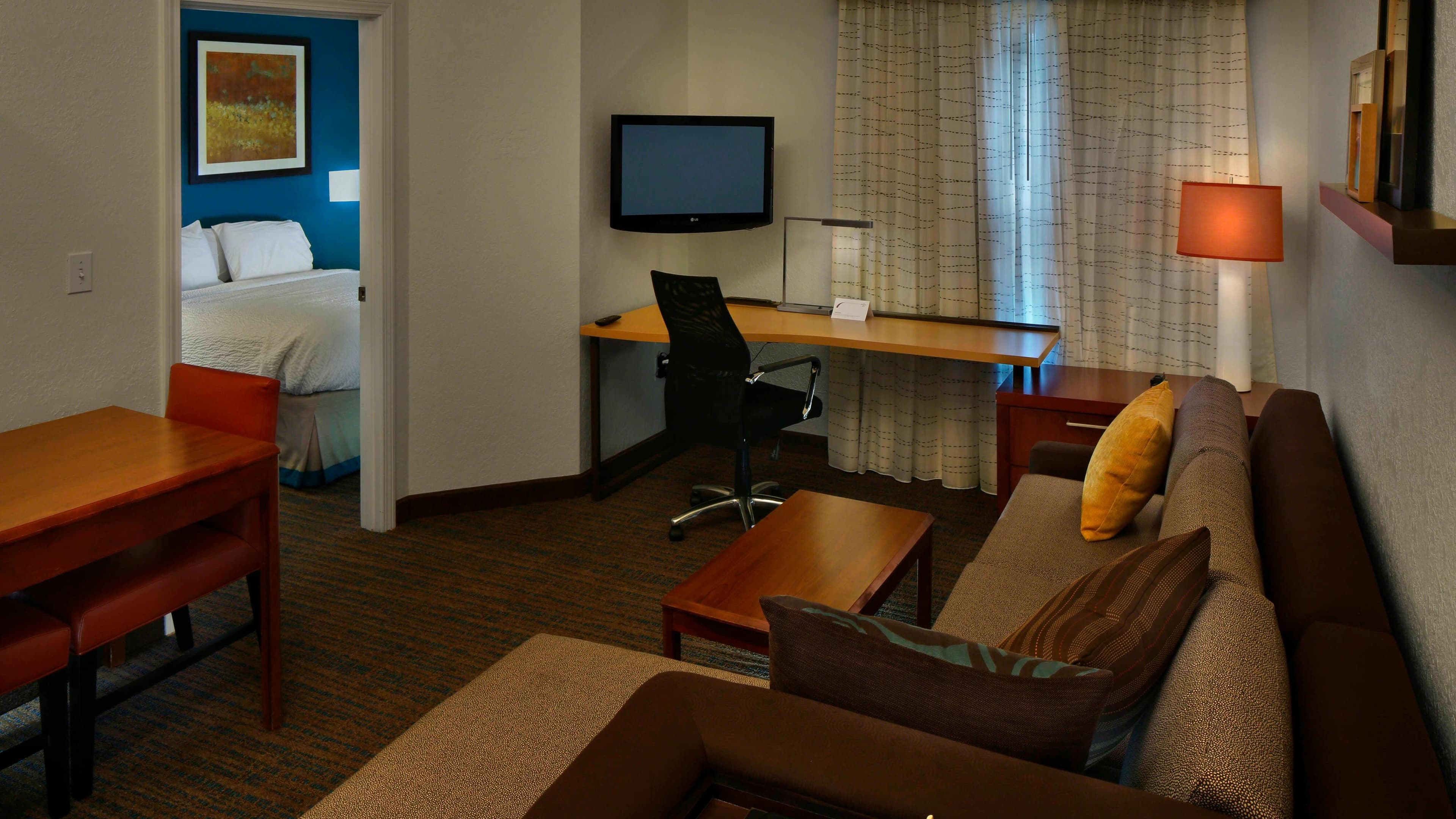 1 Bedroom 2 Room Suite - Image 1