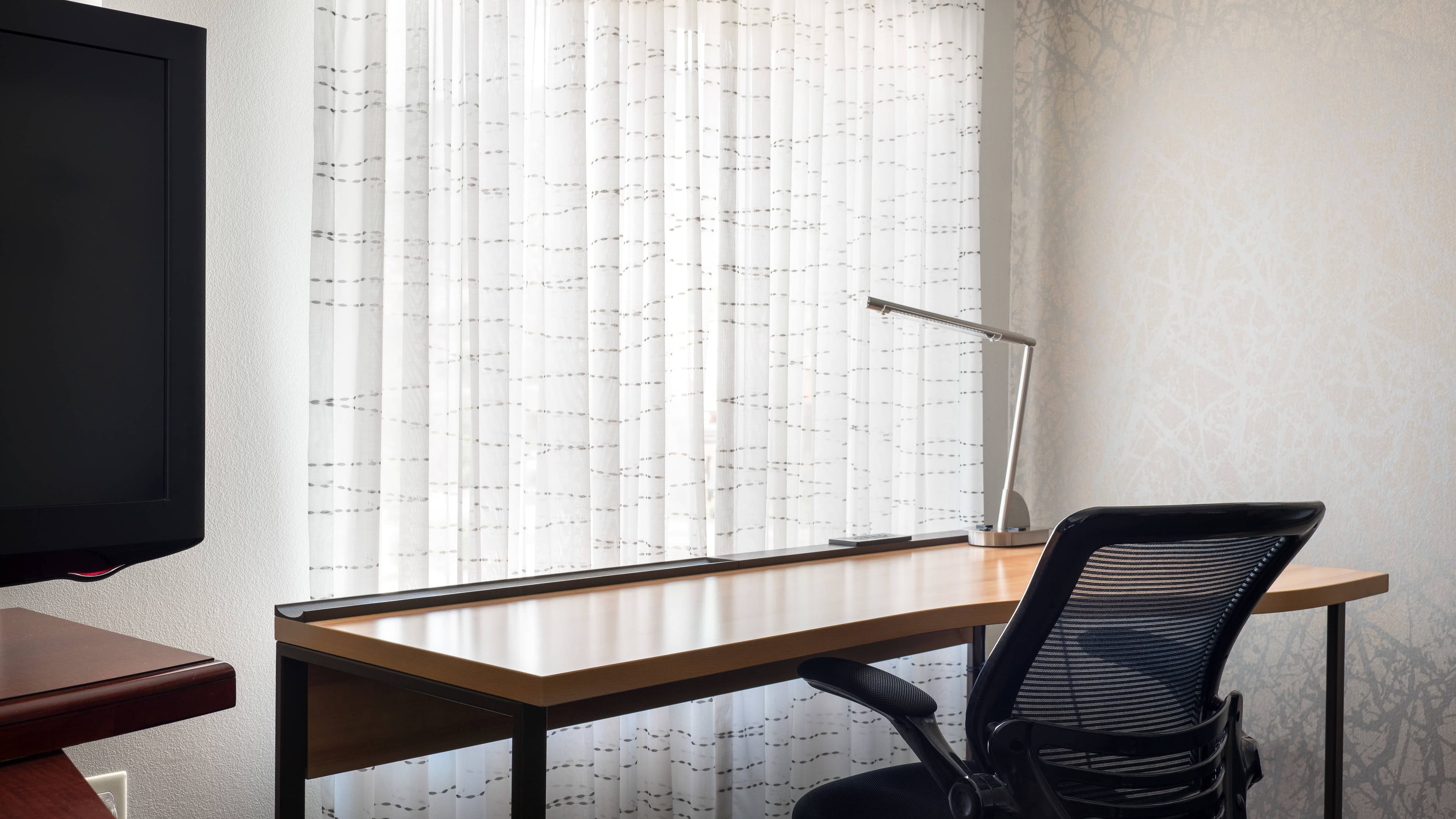 King Studio Guest Room - Image 5