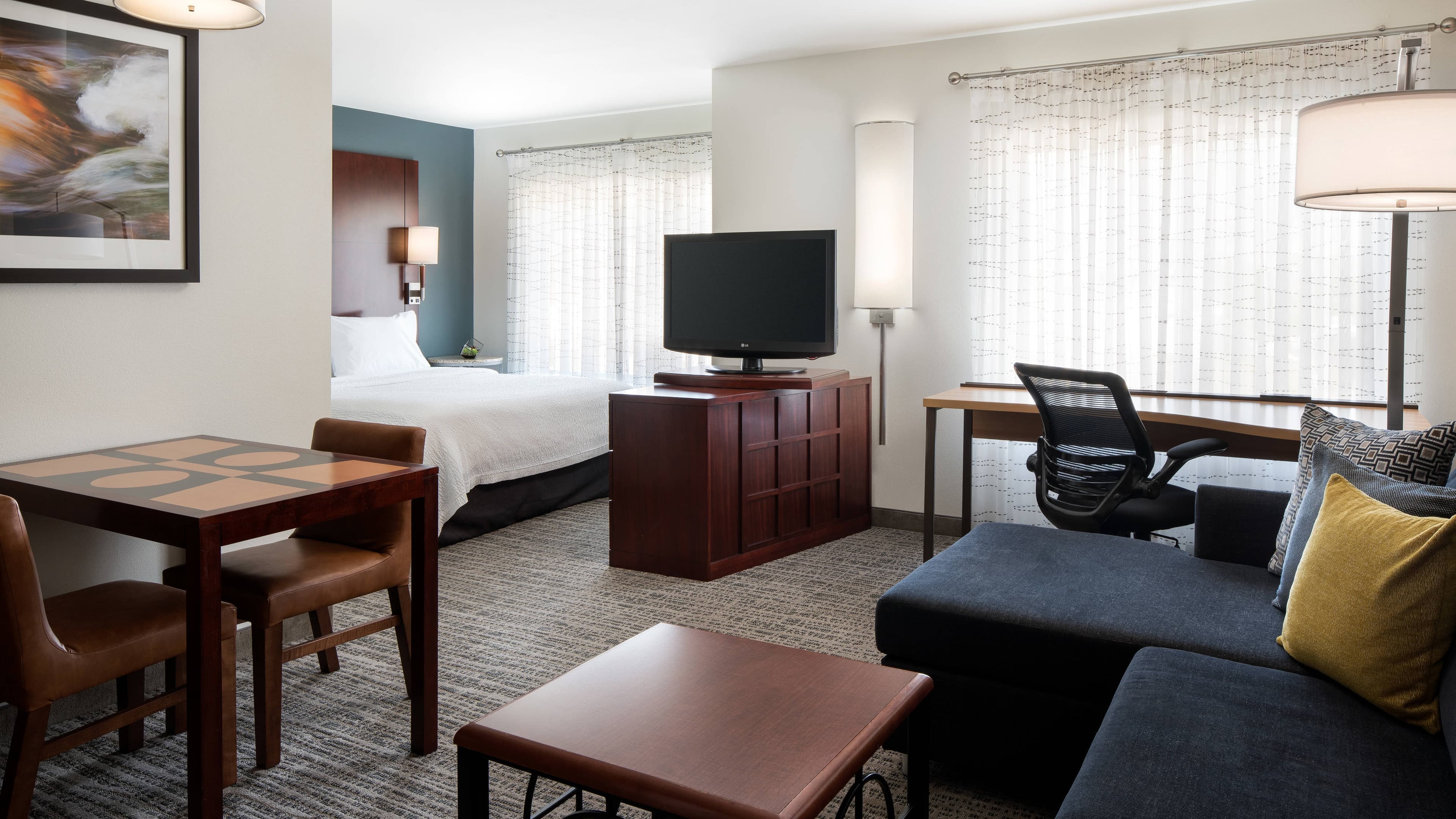 King Studio Guest Room - Image 3