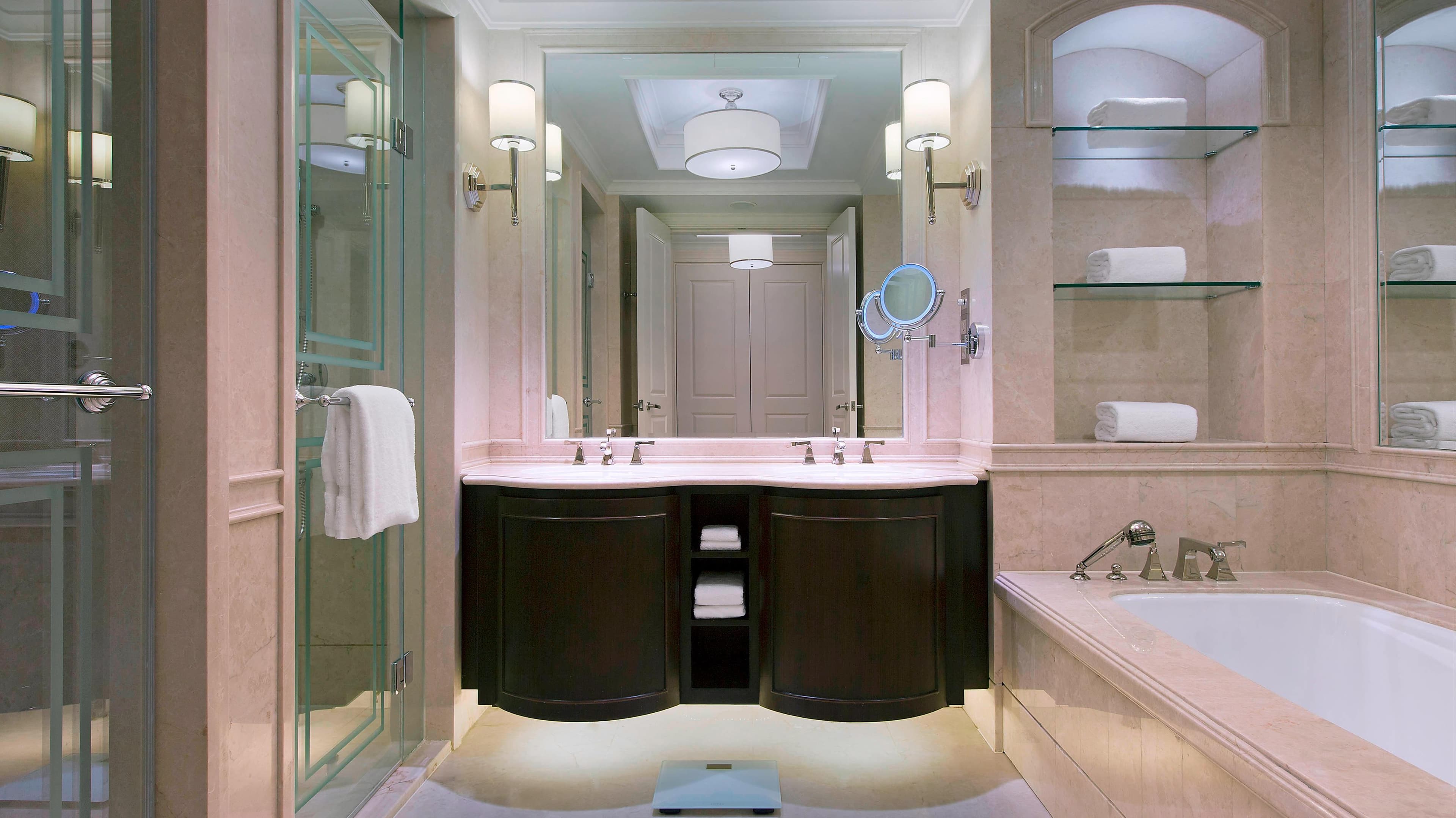 Deluxe Room - Image 2