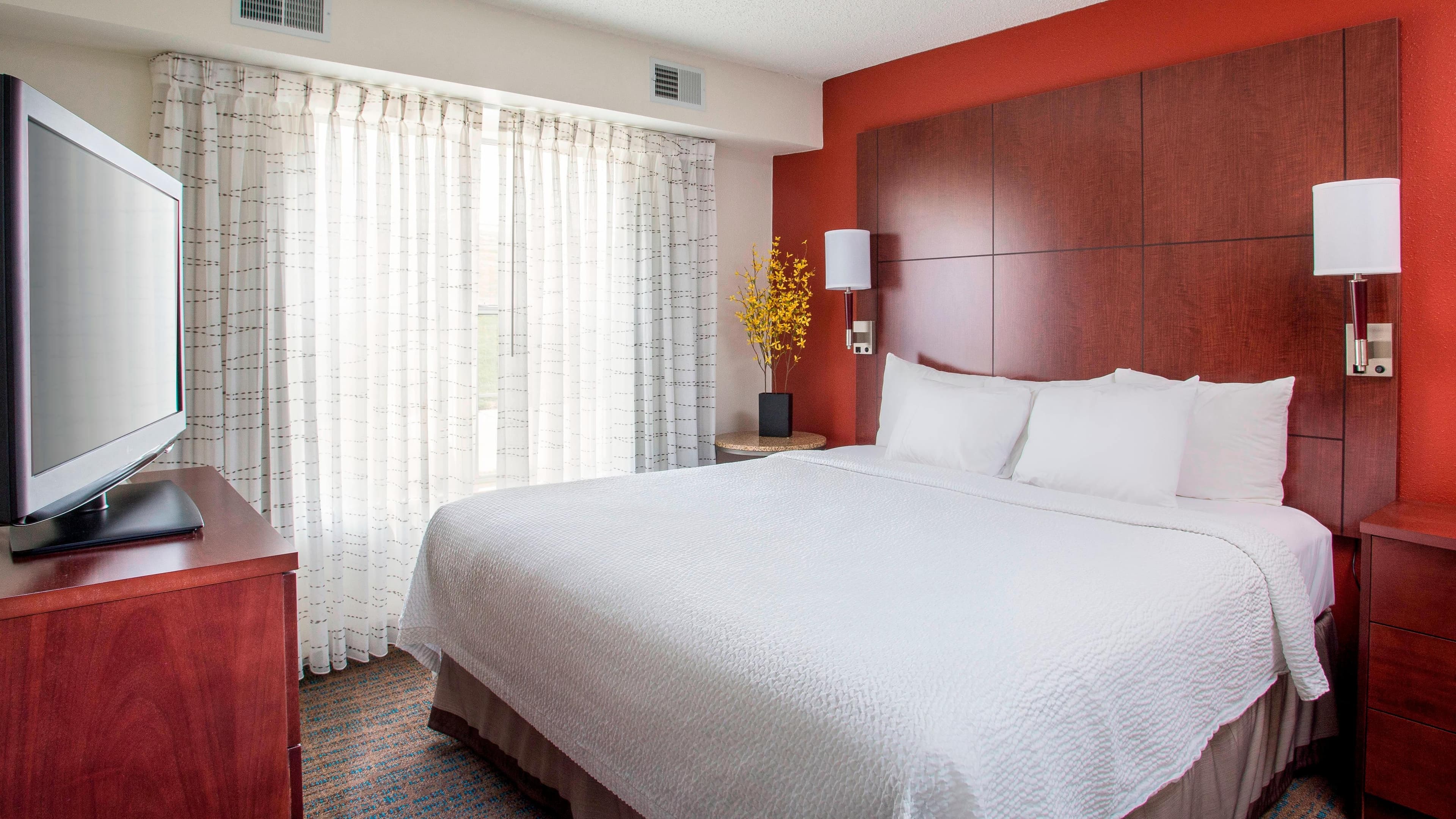 1 Bedroom Suite - Image 2