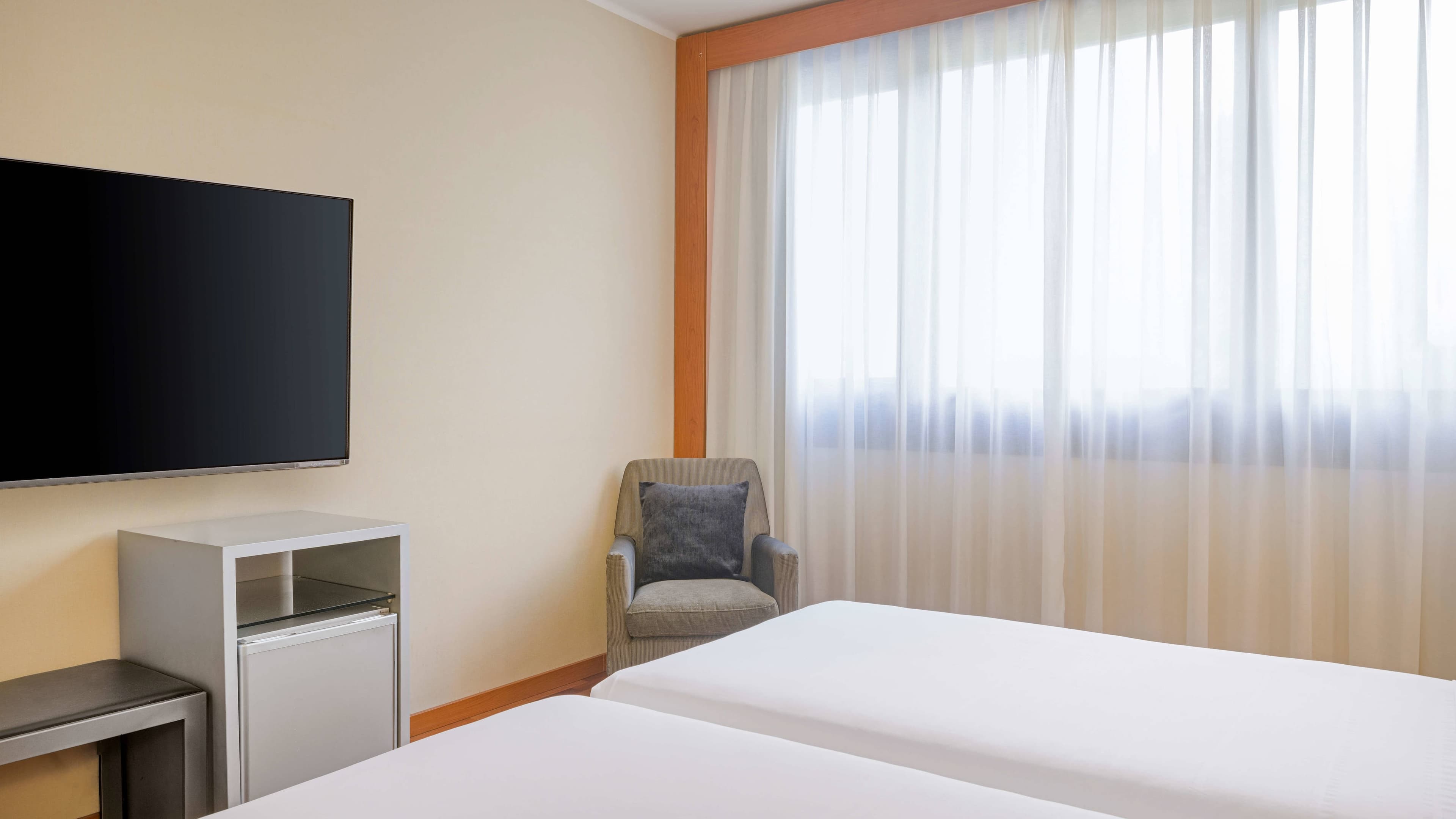 Standard Twin - Image 6