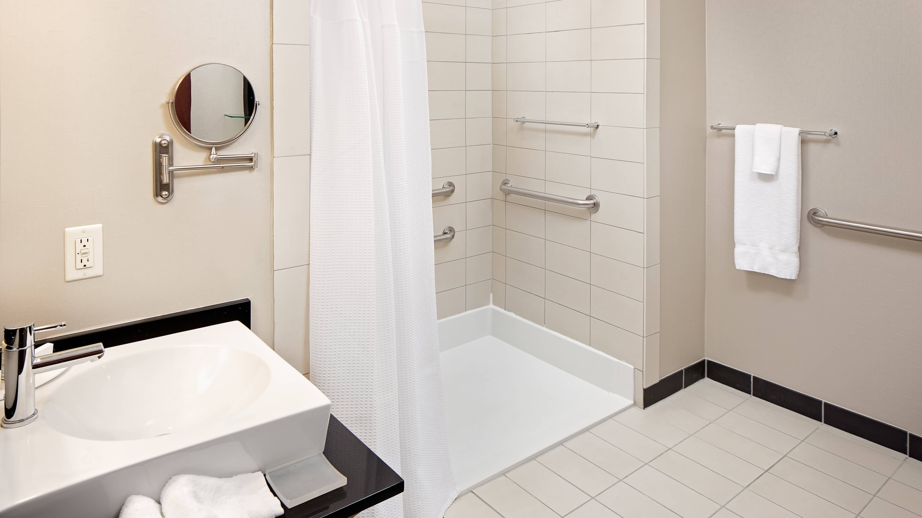 1 Bedroom Suite - Image 5