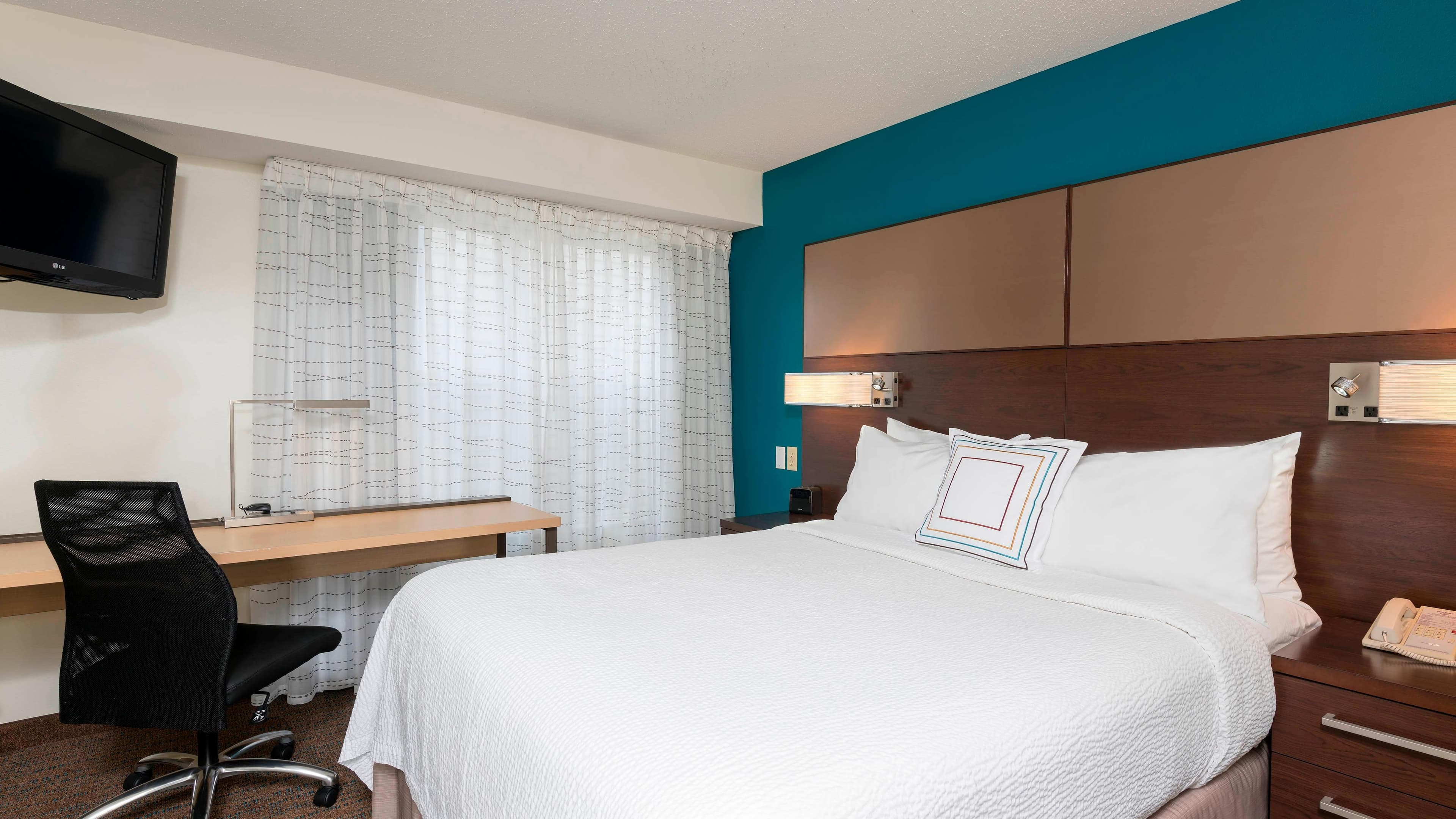 One Bedroom Suite - Image 3