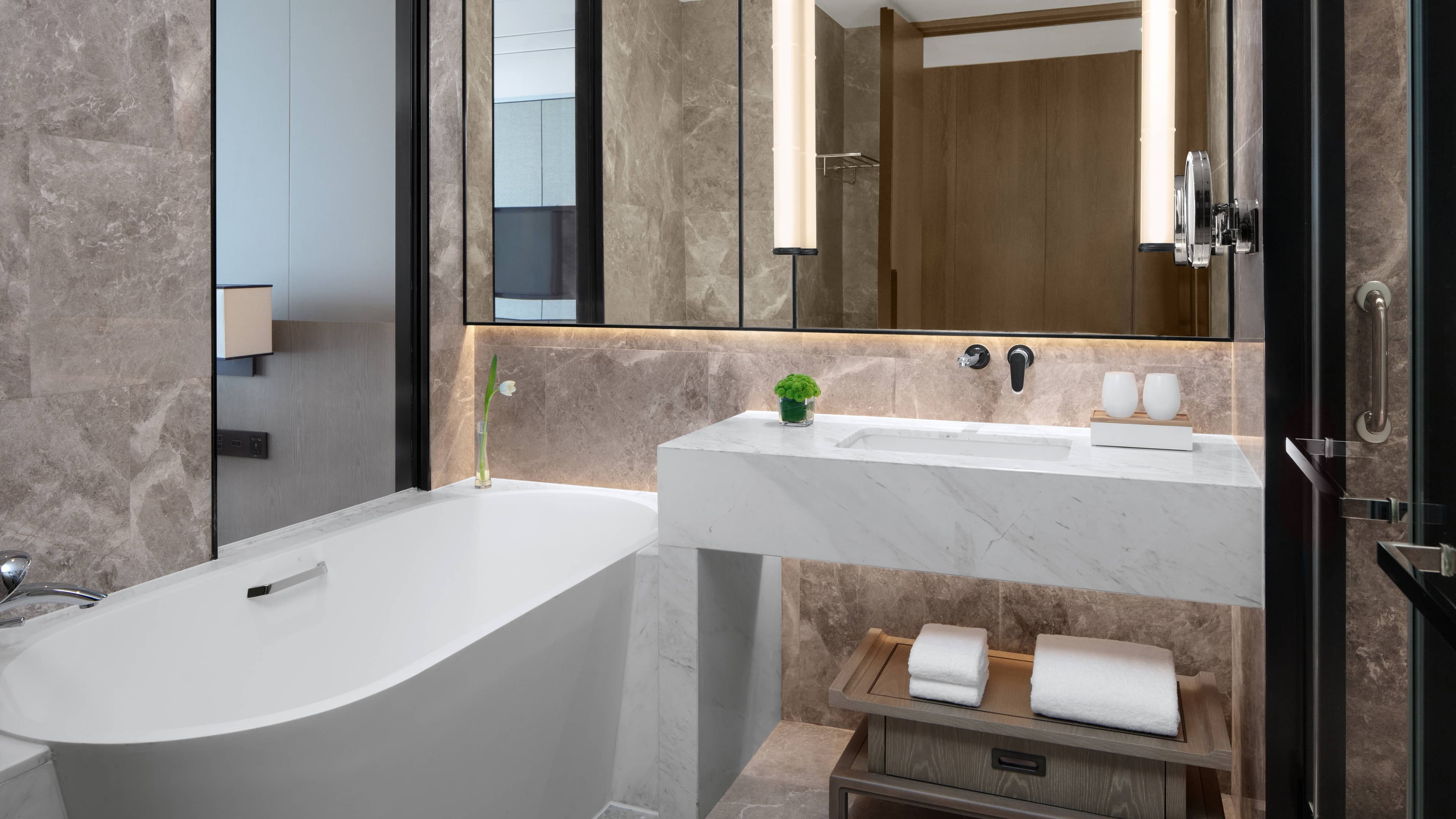 Deluxe King - Image 2