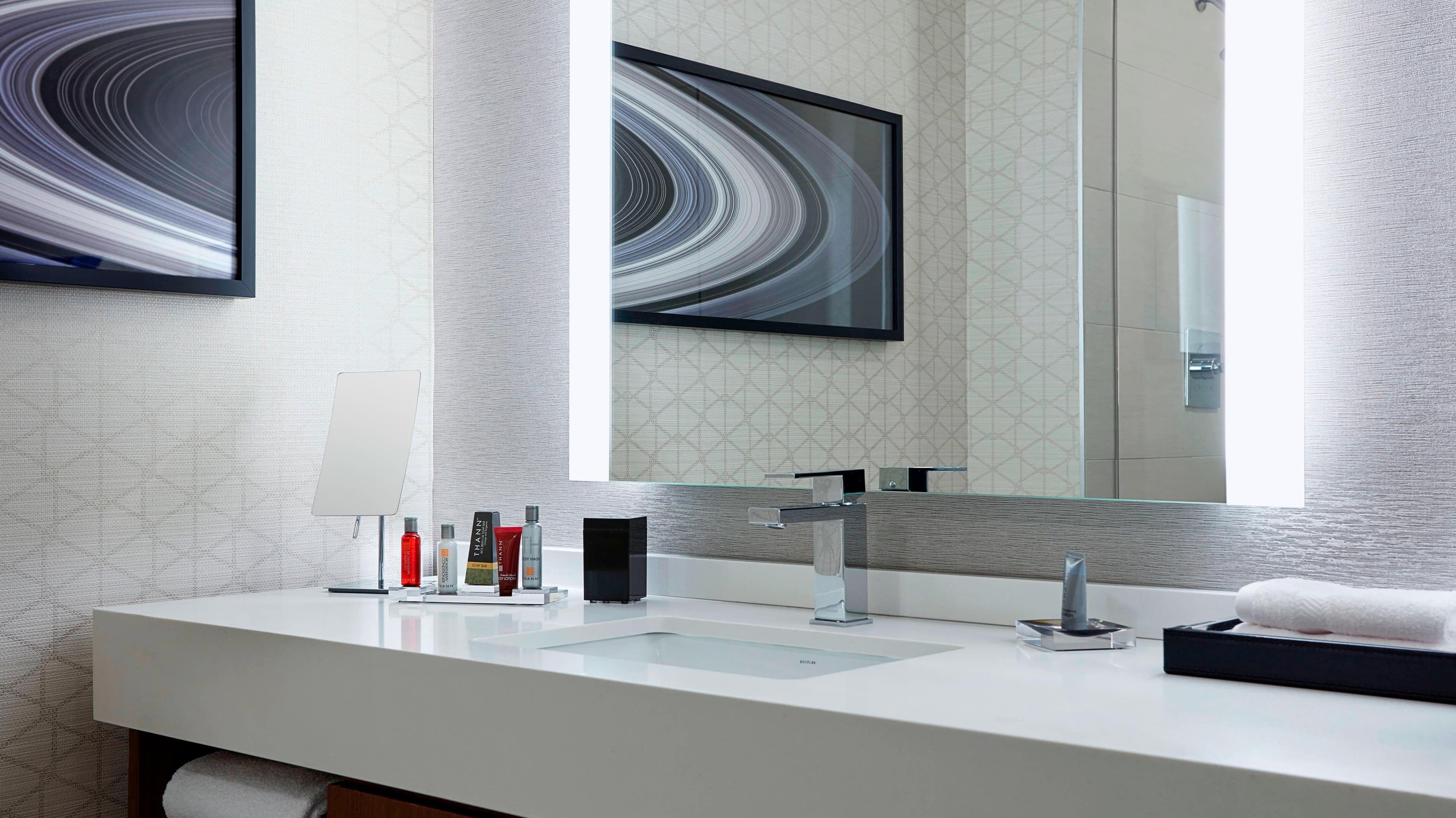 1 King Bed - Image 5