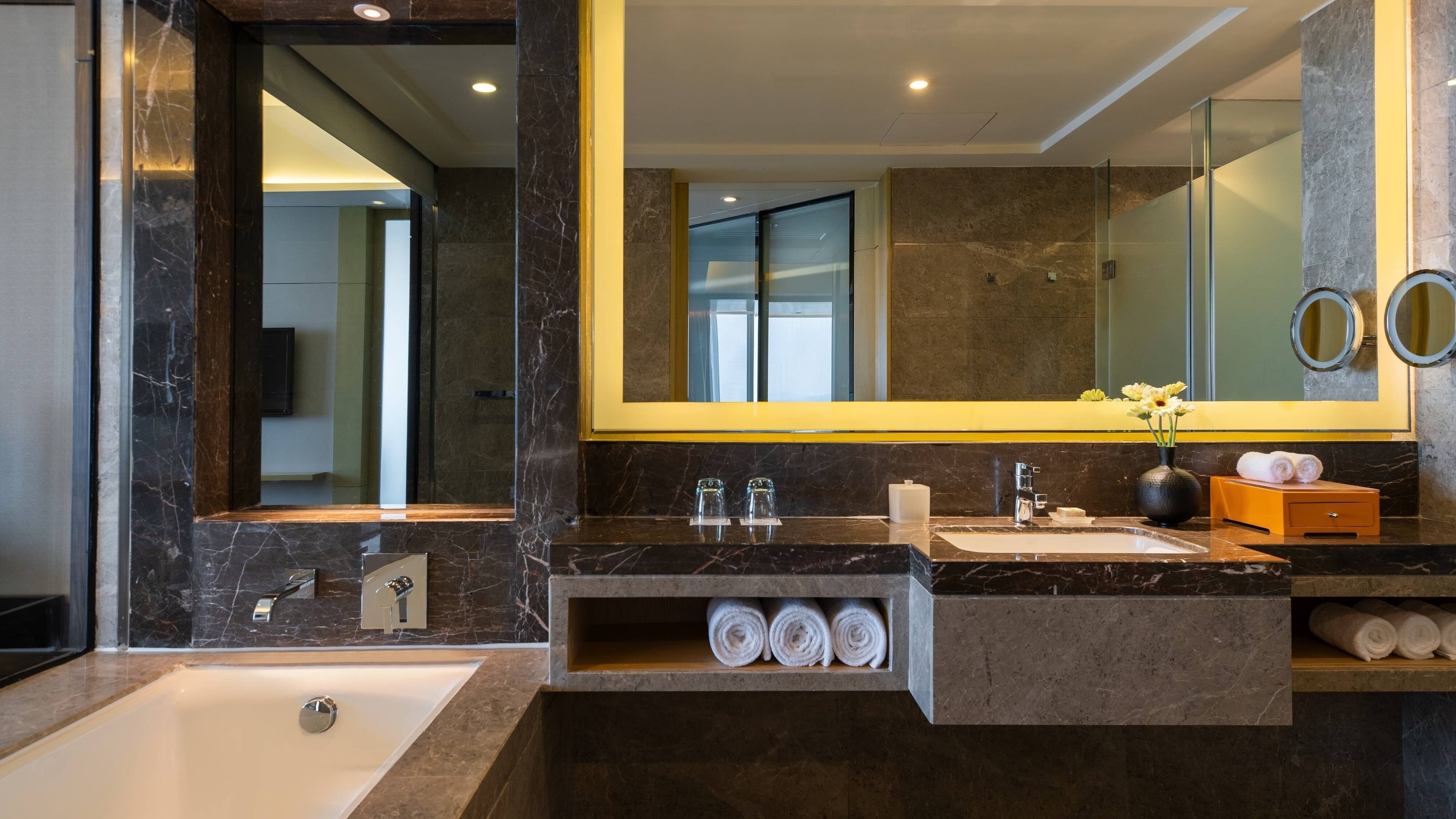 Deluxe King - Image 4