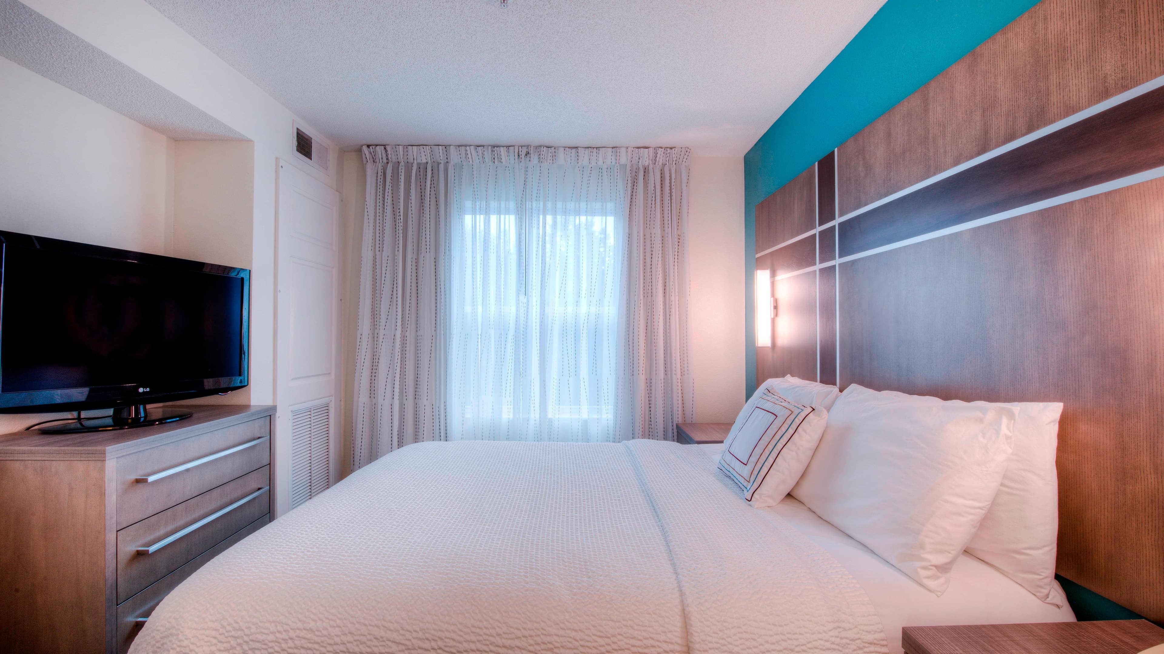 1 Bedroom Suite - Image 2