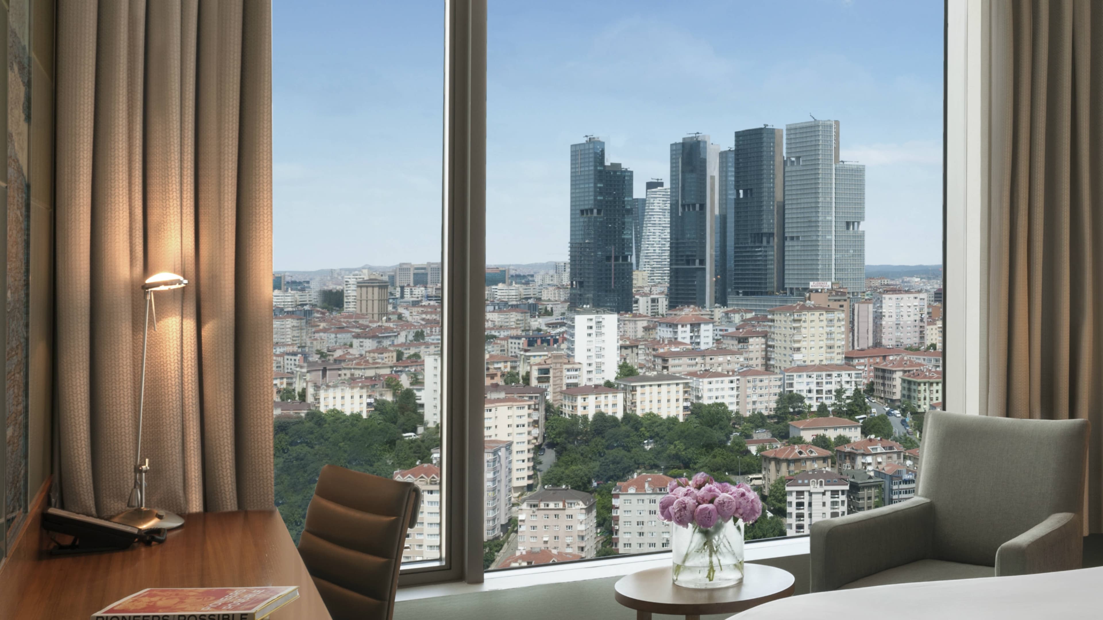 Deluxe City1 King Bed - Image 3