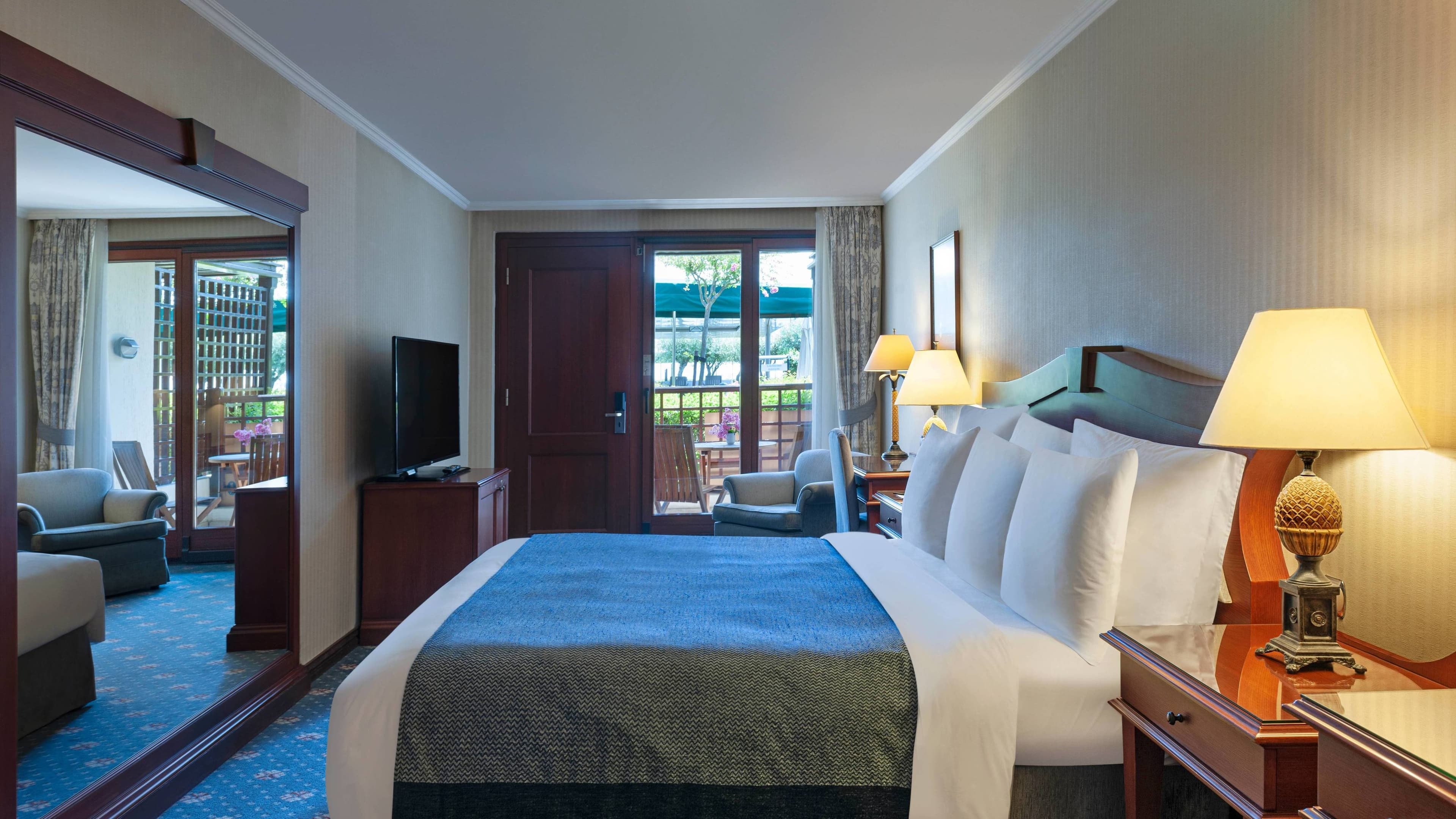 Garden Room 1 King Bed - Image 1